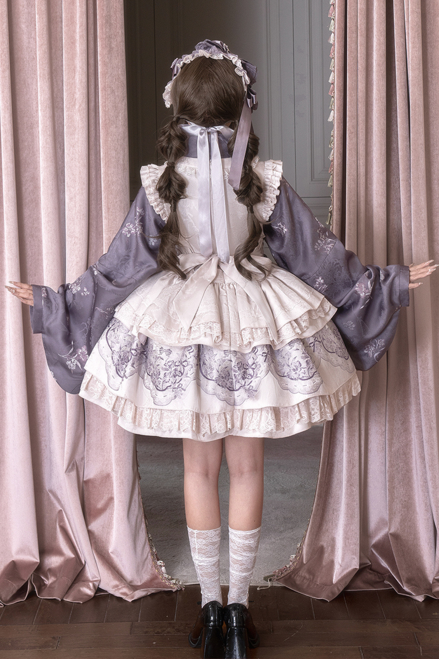 チャイナスタンドカラージャケット+サスペンダードレス+ヘアバンド