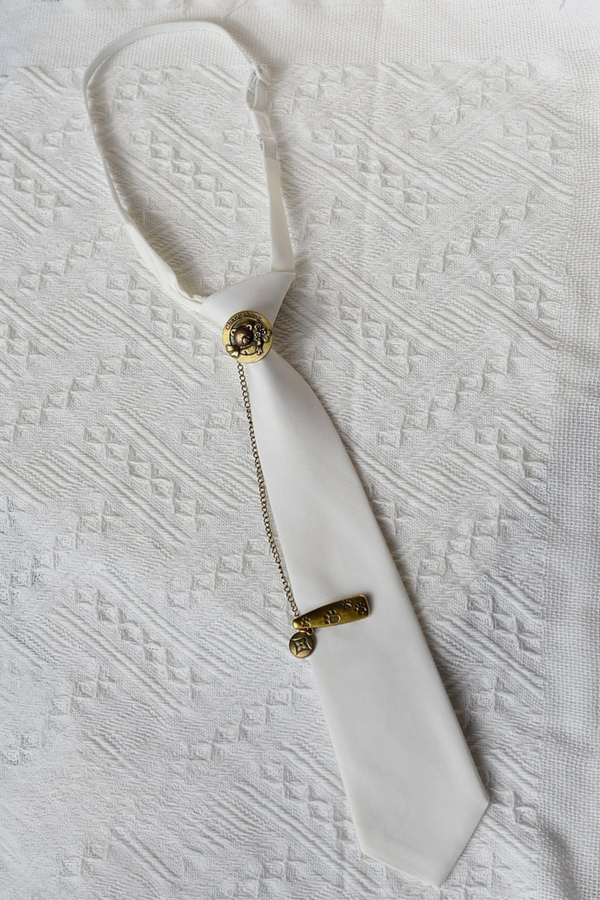 Bare Button Mode Necktie