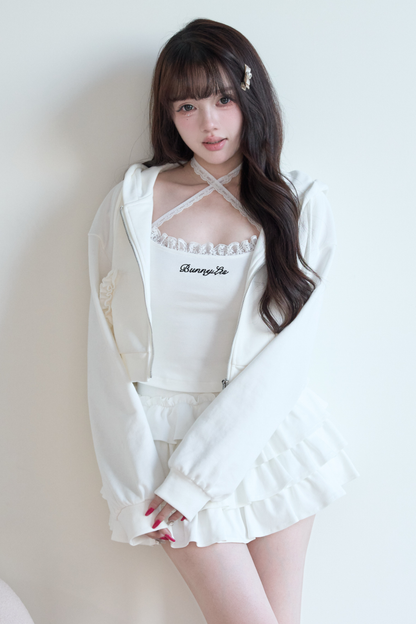 Hooded hoodie + camisole + ruffled skirt