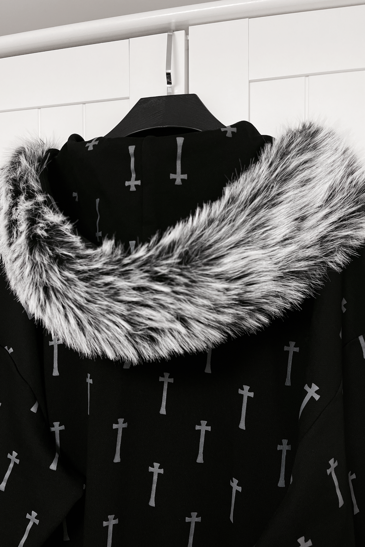 クロスファーフードパーカー