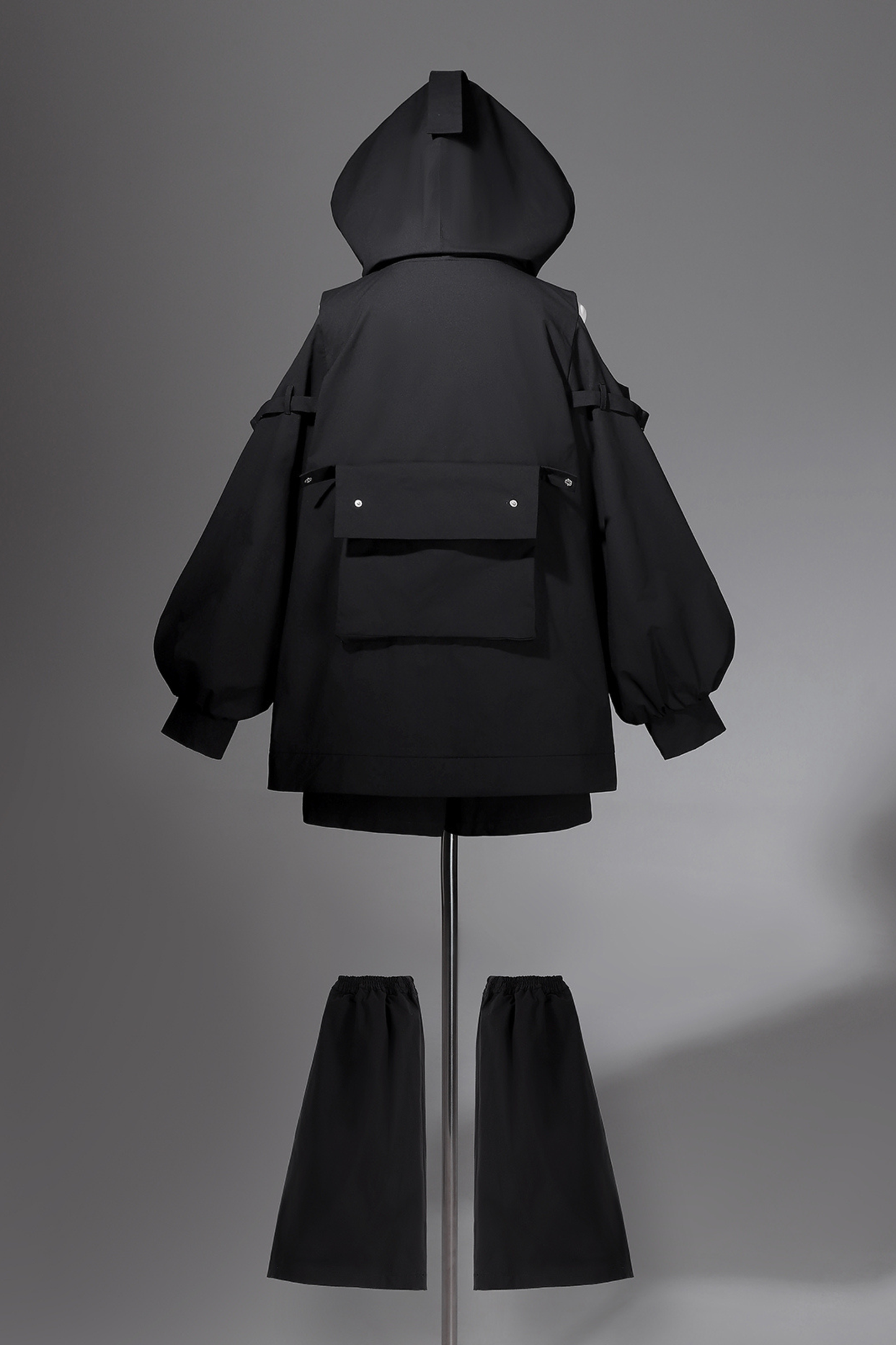 ダークフードジャケット+ショートパンツ+レッグカバー