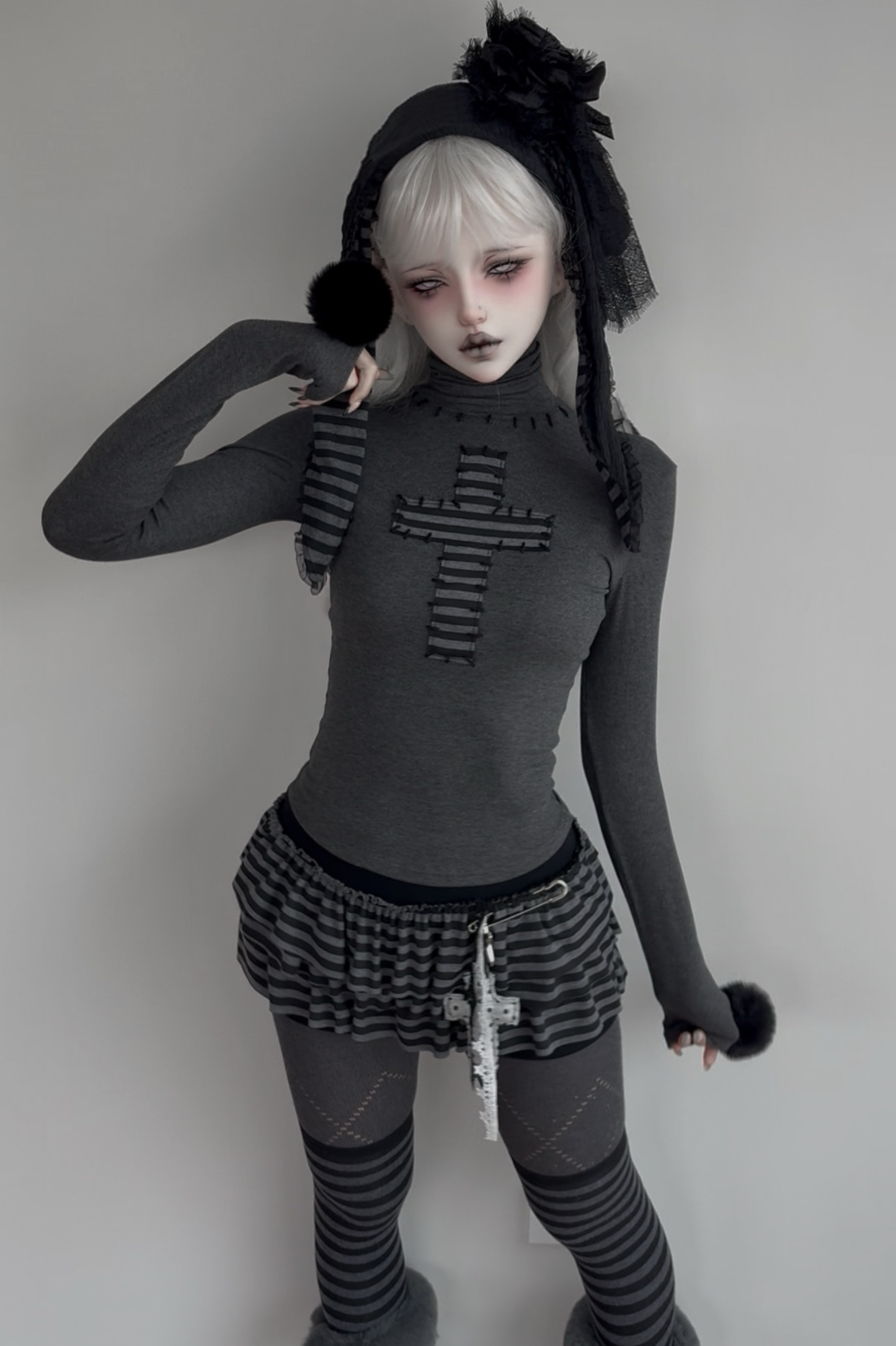 クロスハイネックトップス+パンツスカート+ペンダント