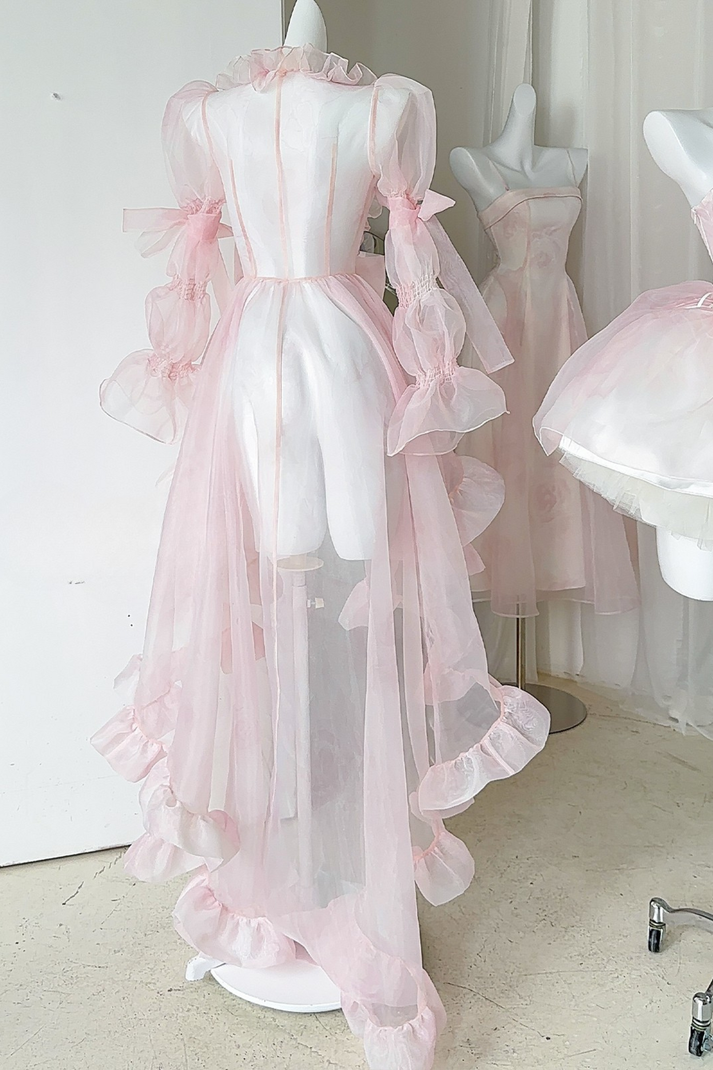 ライクハートローゼルフラワースピリットアローントレイリングコート