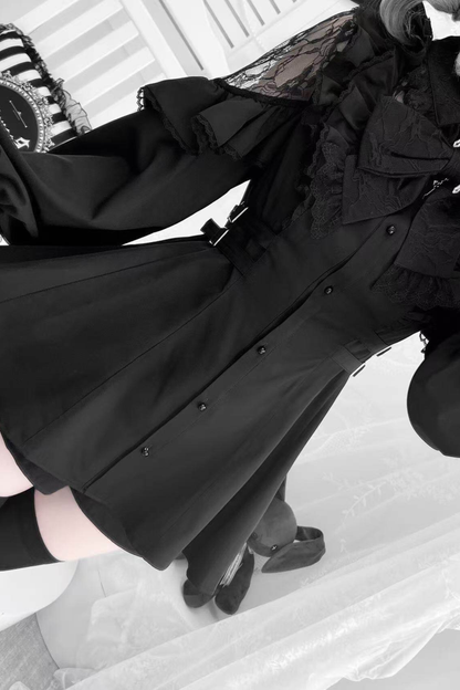 Kleid mit schulterfreiem Spitzendesign + Kurze Hose