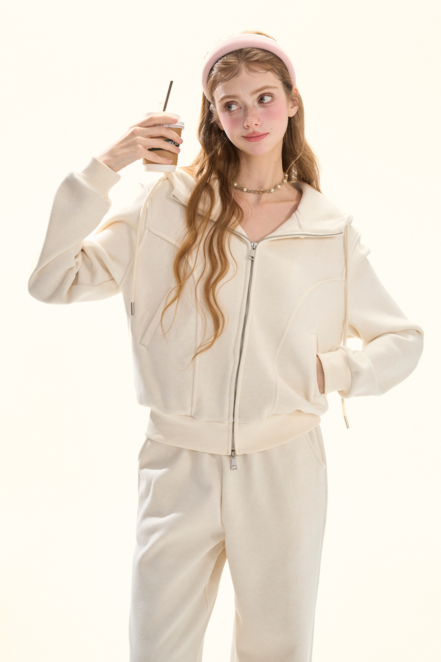 カジュアルフードパーカー+ルーズパンツ