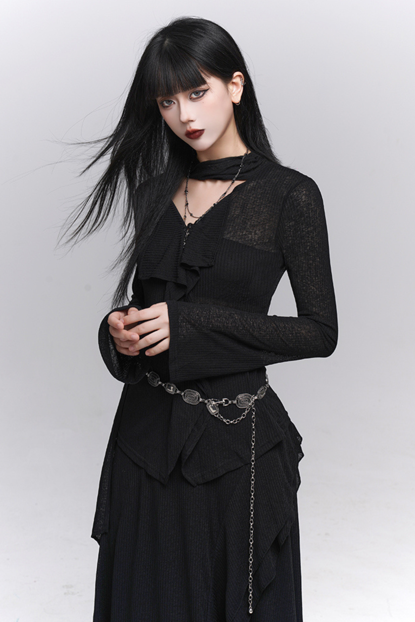 ダークシックトップス＋ロングスカート