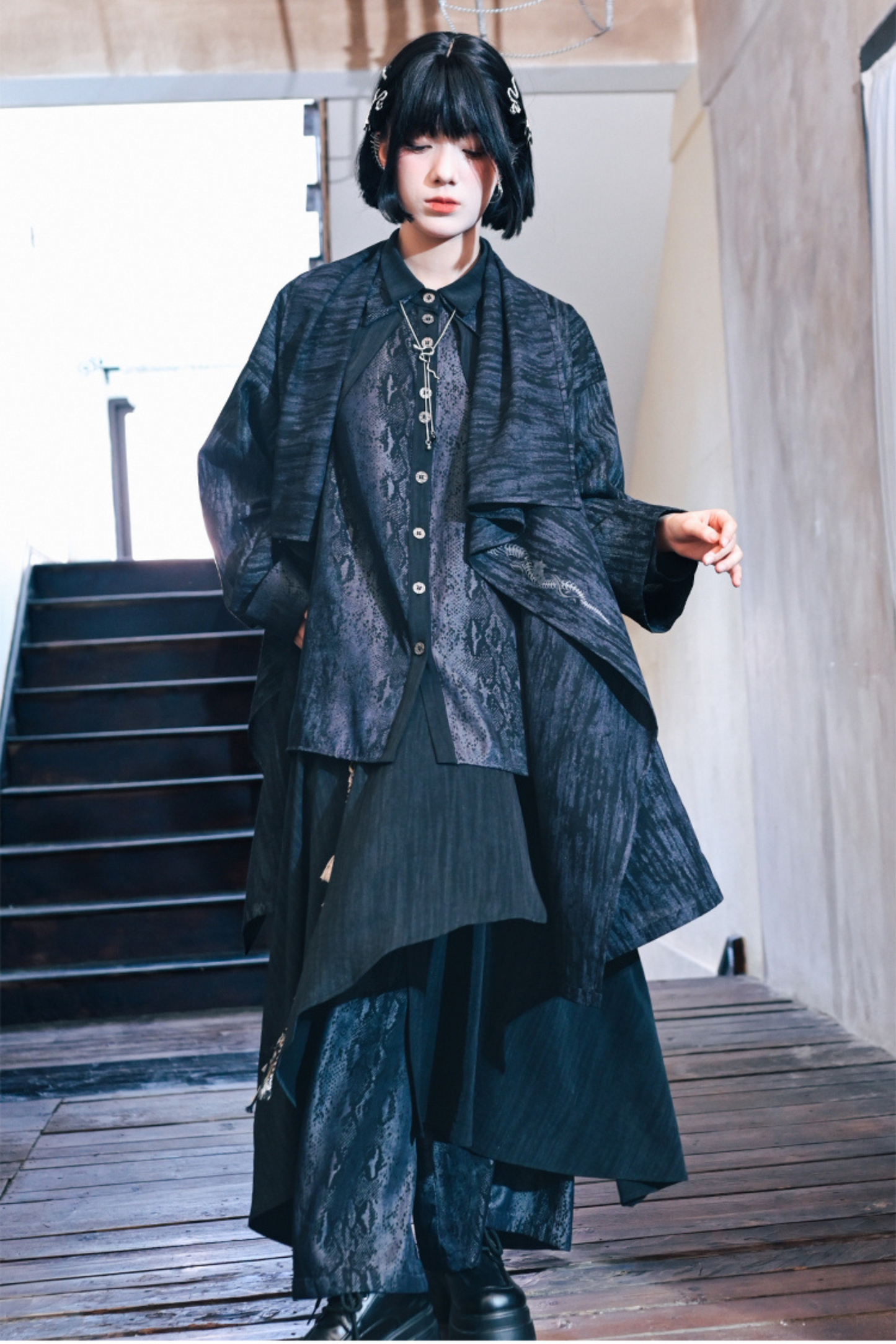 スケールシックケープトップス