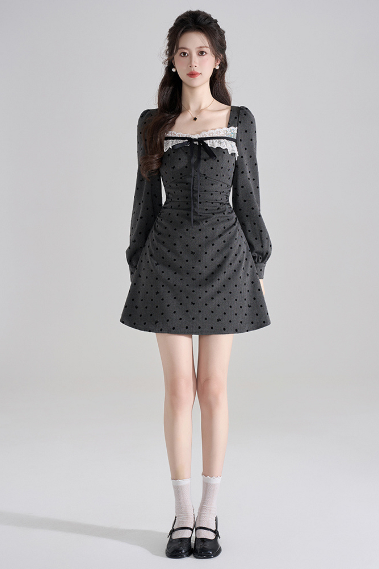 スイートドットスクエアネックドレス
