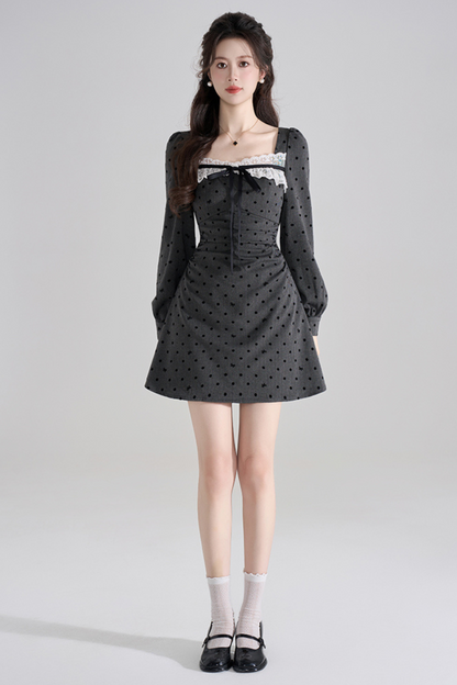 スイートドットスクエアネックドレス