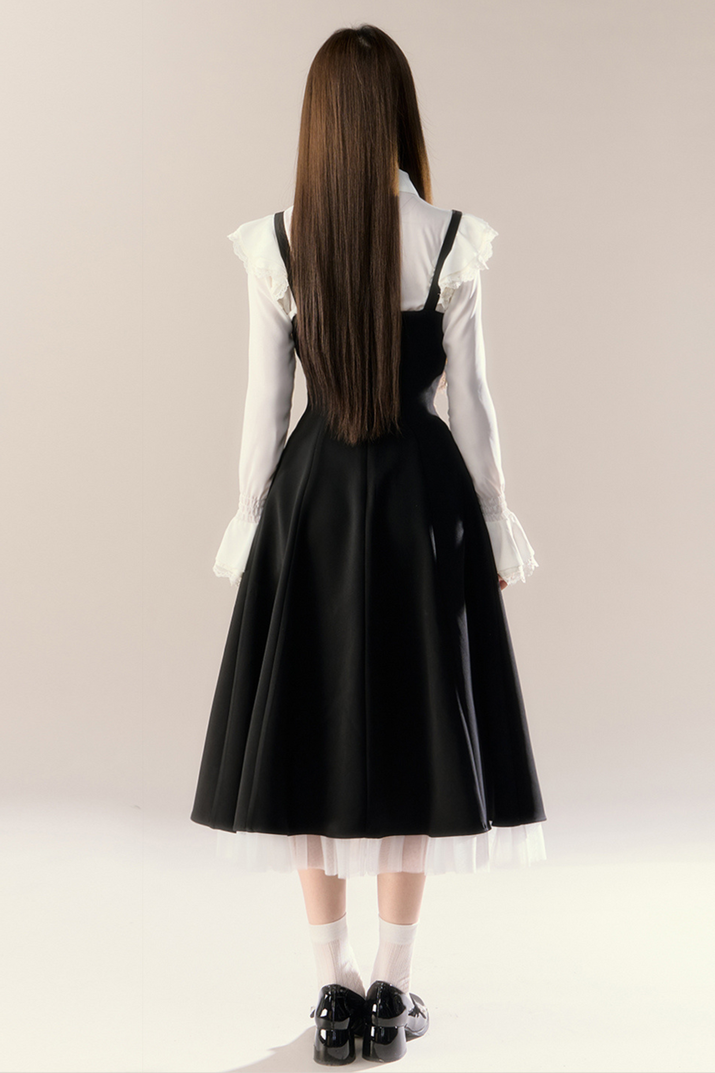 フレンチブラウス+サスペンダースカート