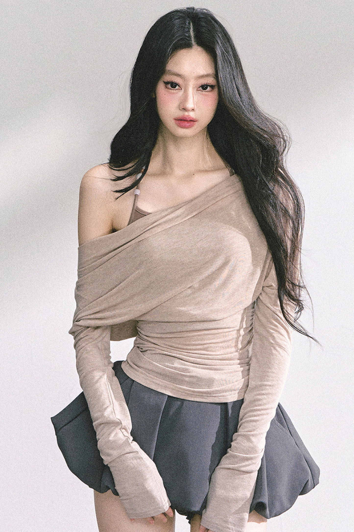 スリミングオフショルダートップス