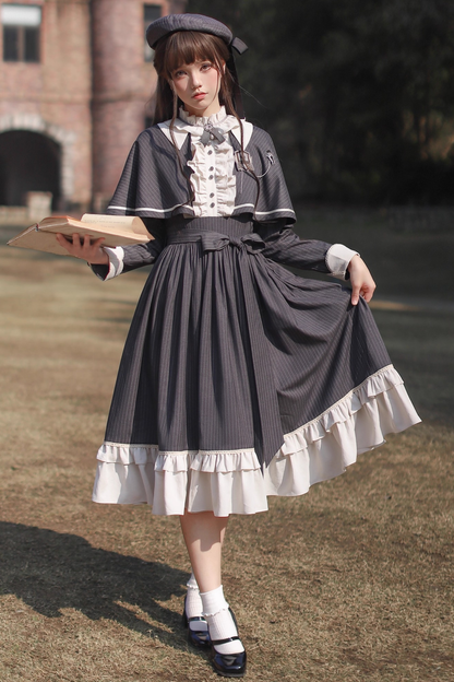 エレガントクラドレス+ケープ+蝶ネクタイ+ベレー帽+バッジ