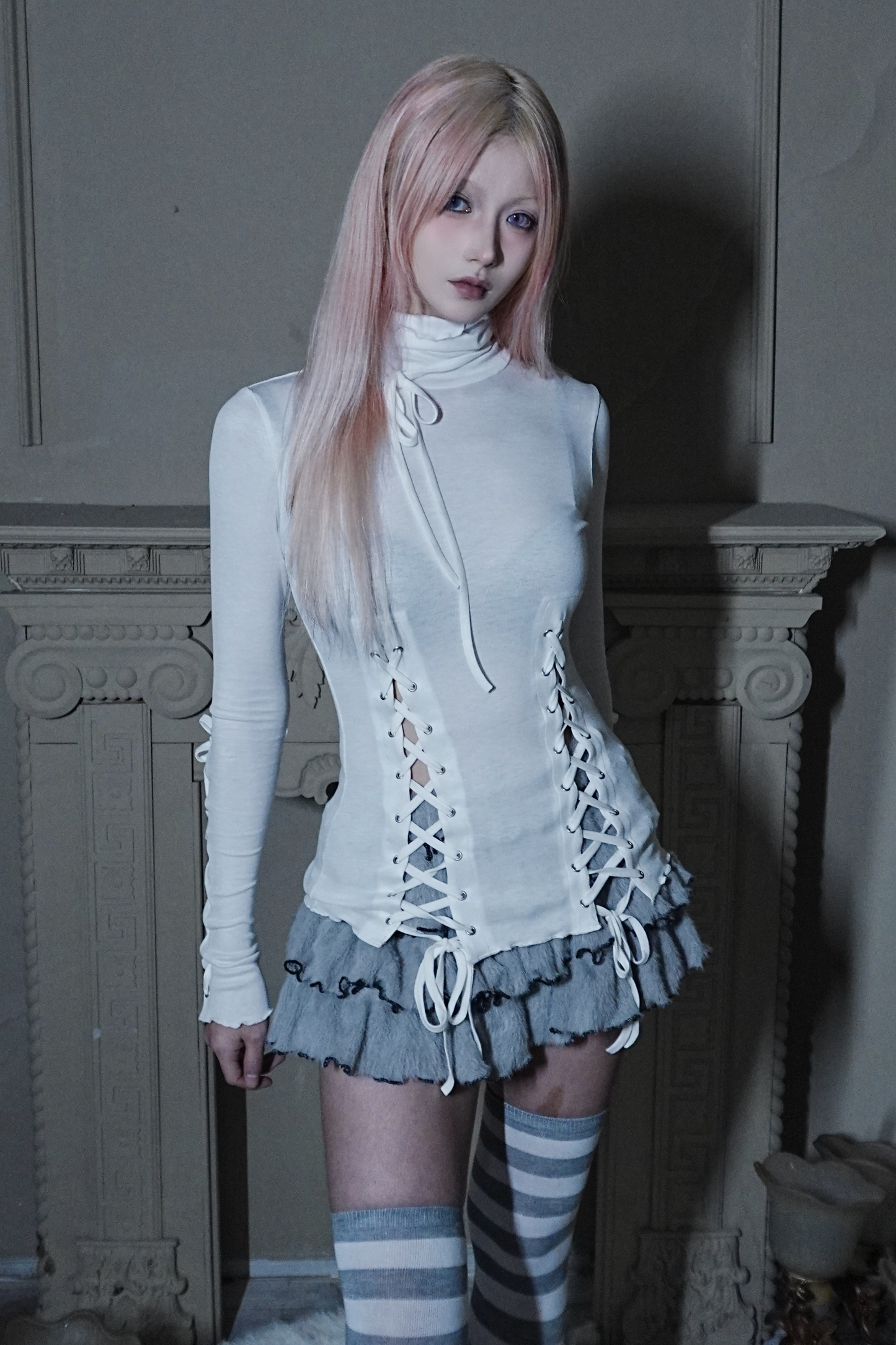 パンチングストラップスリットトップス