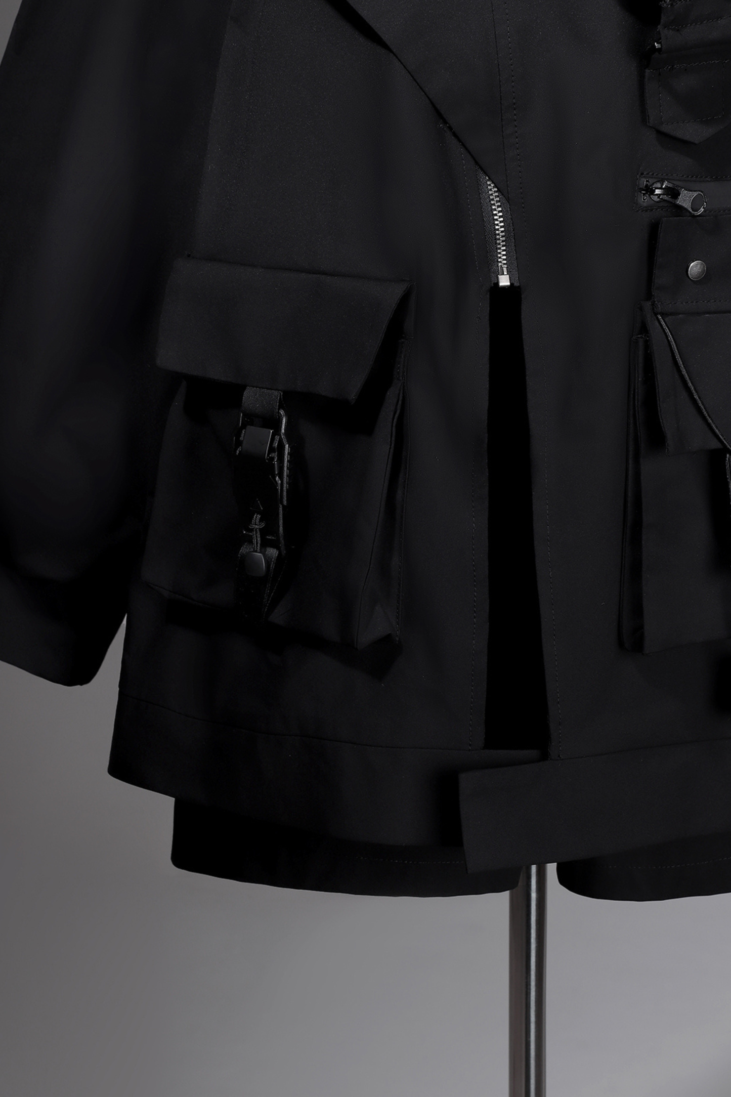 ダークフードジャケット+ショートパンツ+レッグカバー