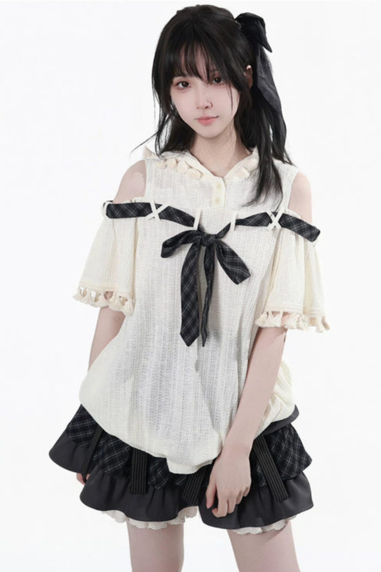 Schulterfreies Kapuzenoberteil + Rüschenoberteil + Stufenrock + Unterhemd