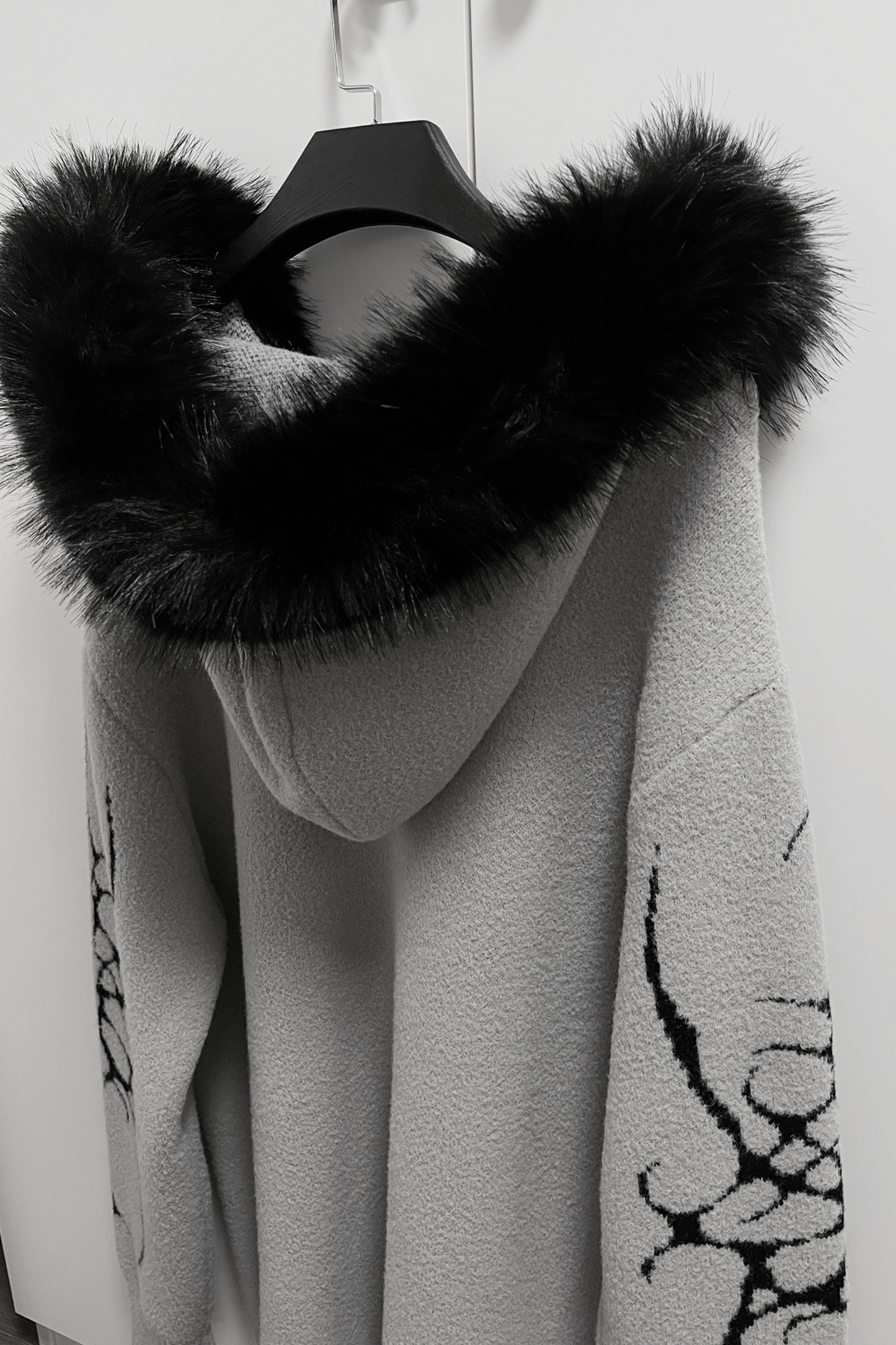 ゴシックファーフードルーズジップカーディガン