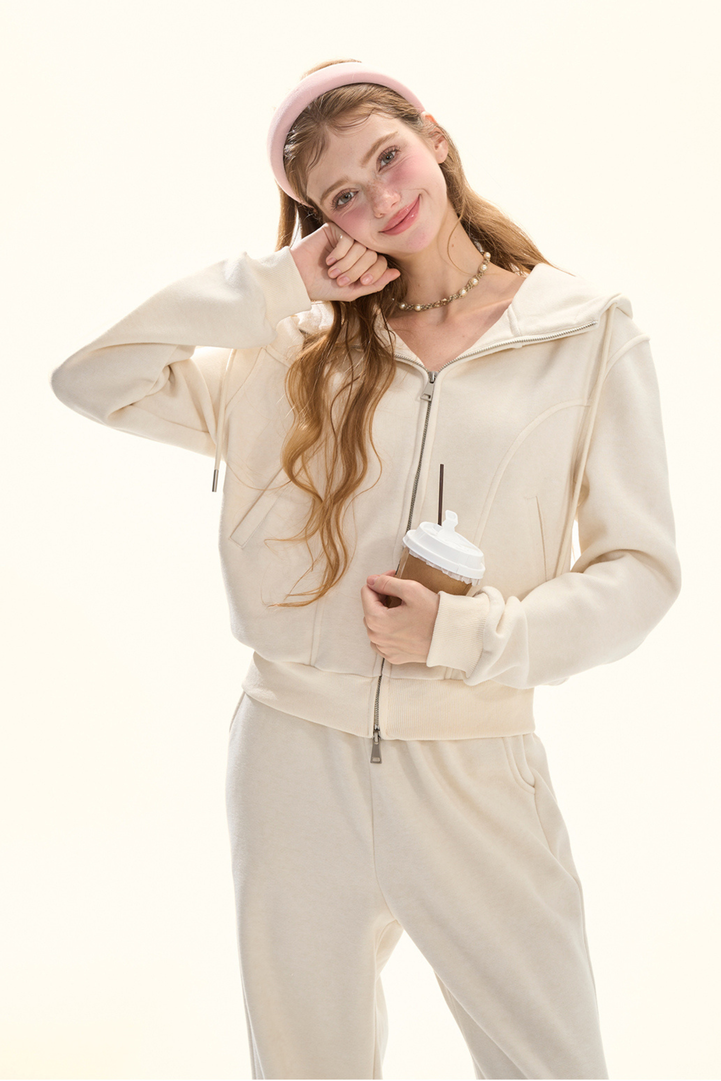 カジュアルフードパーカー+ルーズパンツ