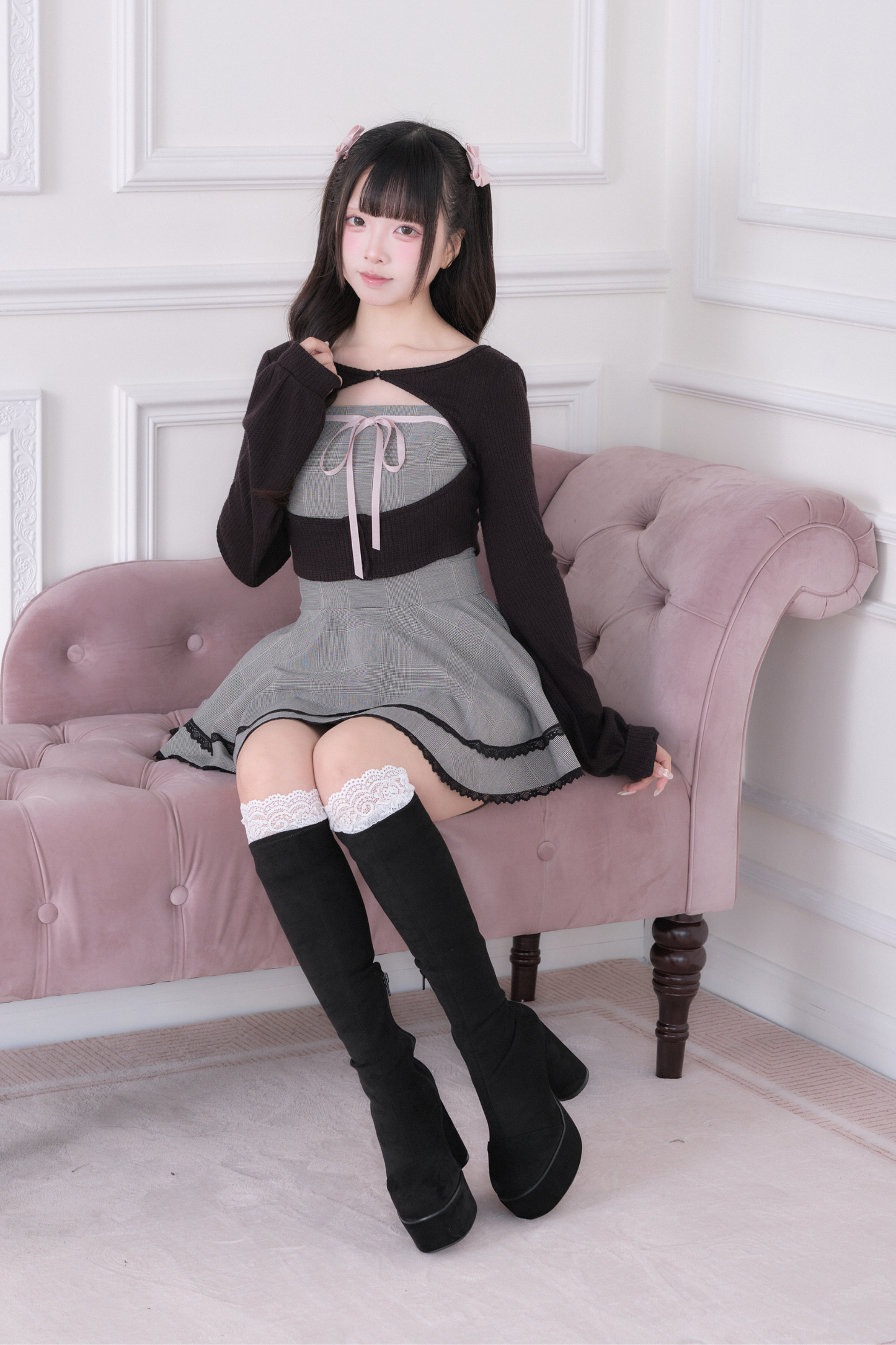 Spitzen-Cardigan + Karokleid + Innenhose