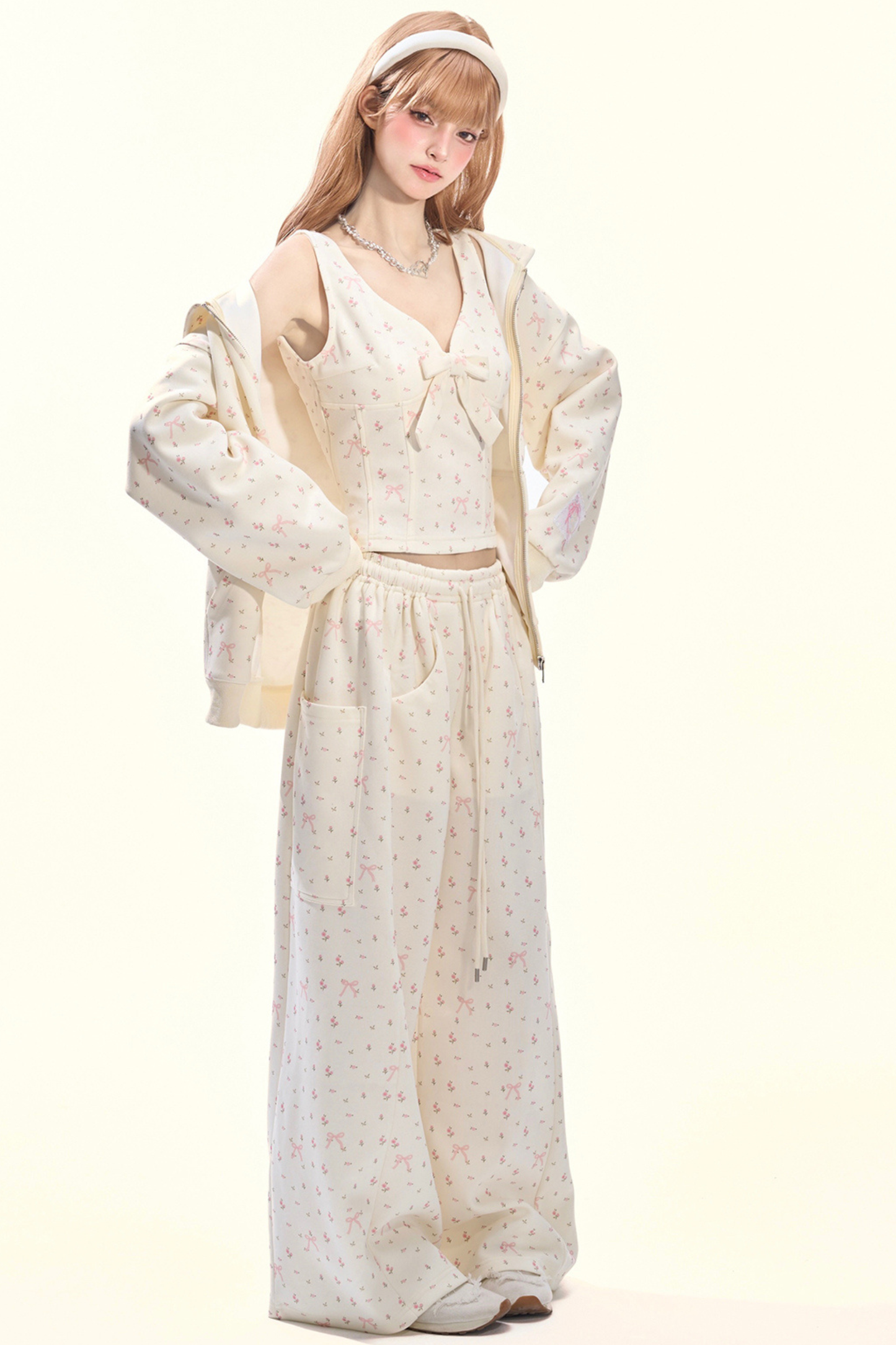 リトルキュートフラワーフードパーカー+リボンキャミソール+ワイドパンツ