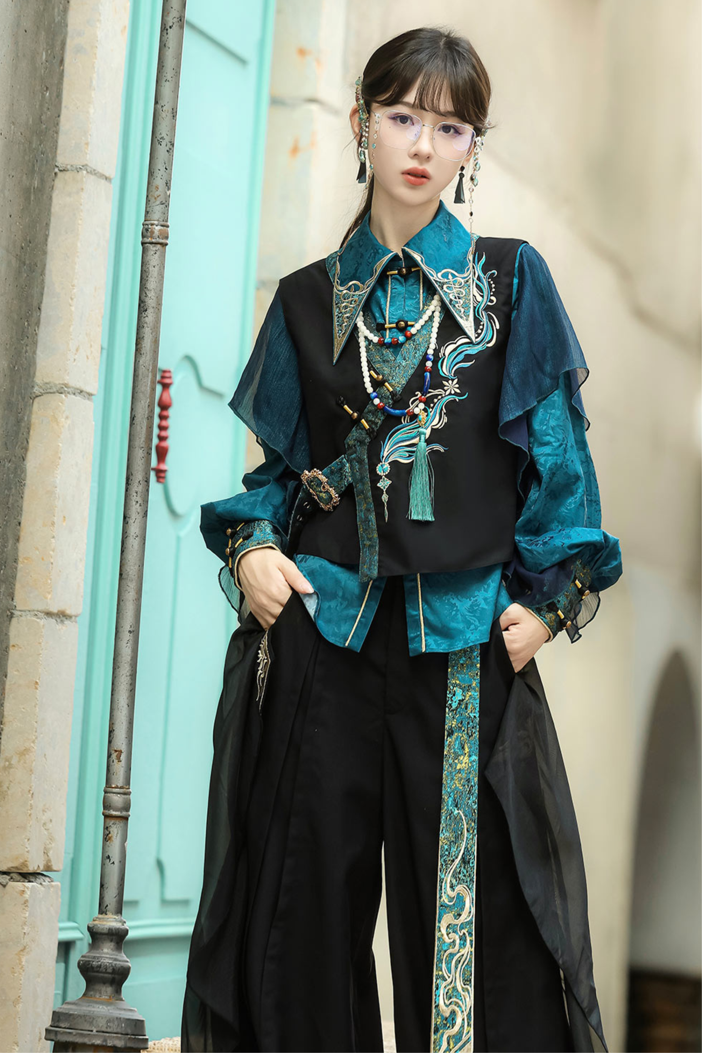 Ruan china top + vest + wide-leg pants + necklace