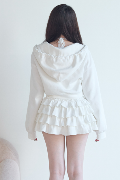 Hooded hoodie + camisole + ruffled skirt