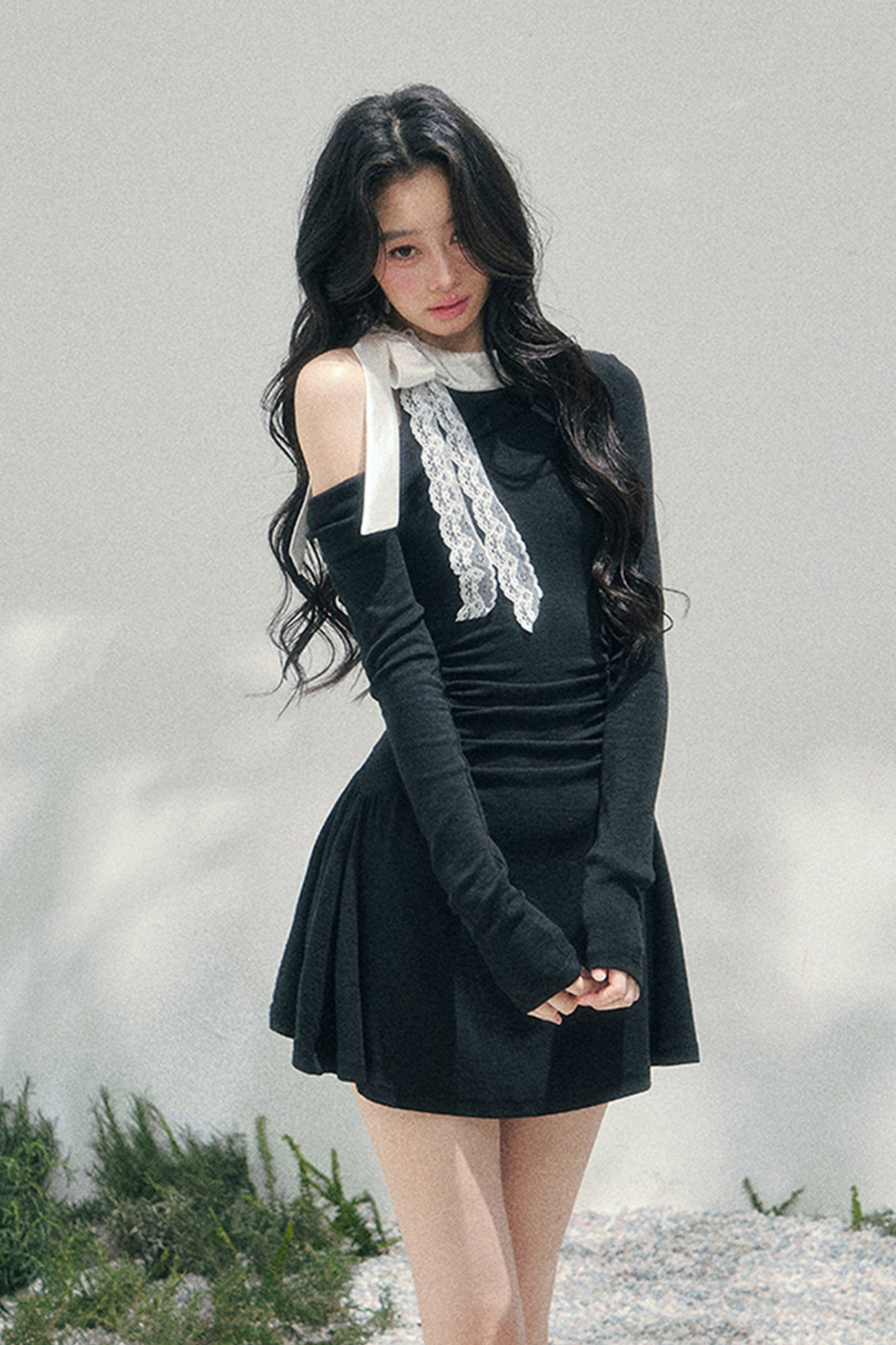 フレンチレースオフショルダードレス