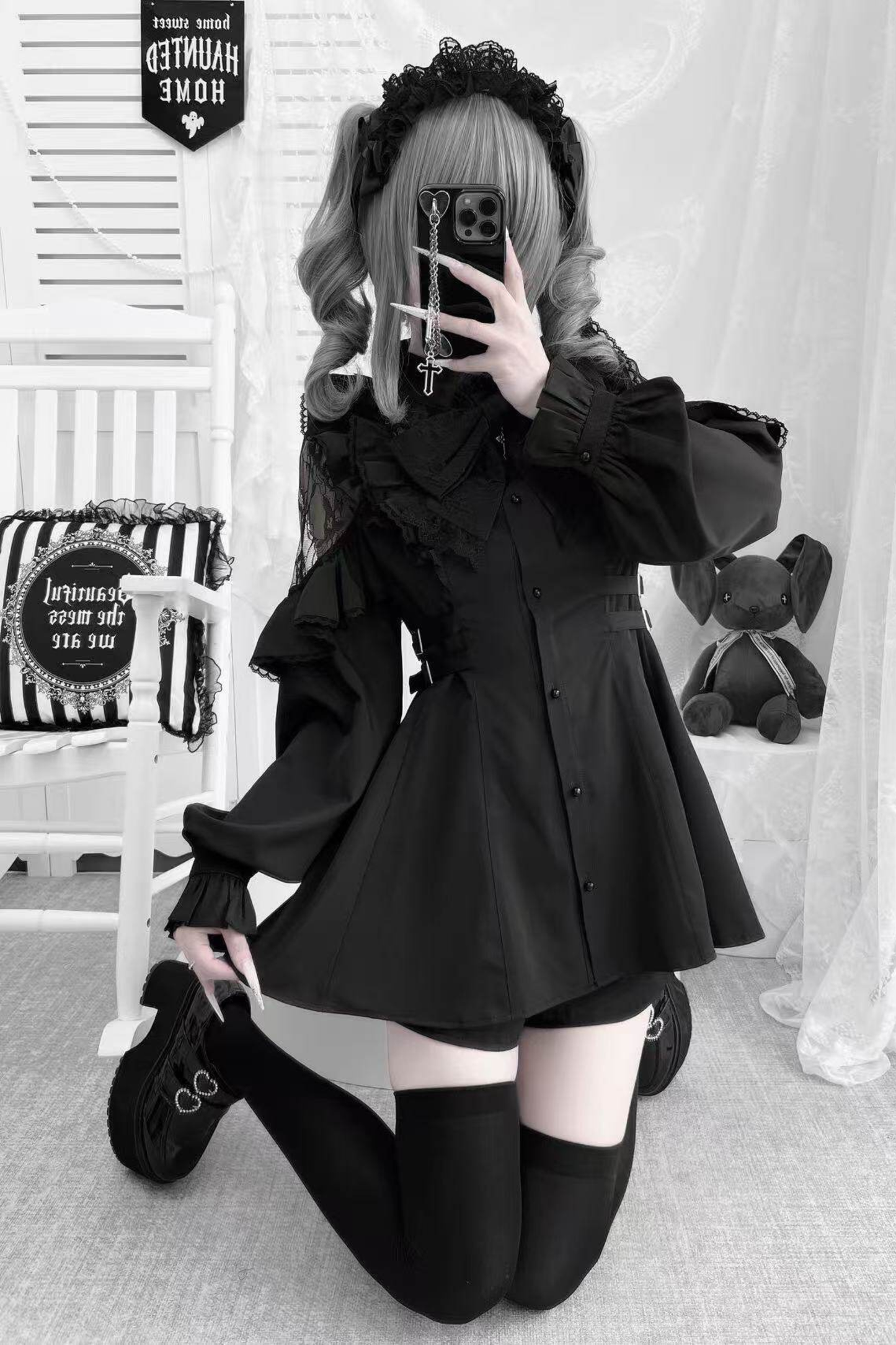 Kleid mit schulterfreiem Spitzendesign + Kurze Hose