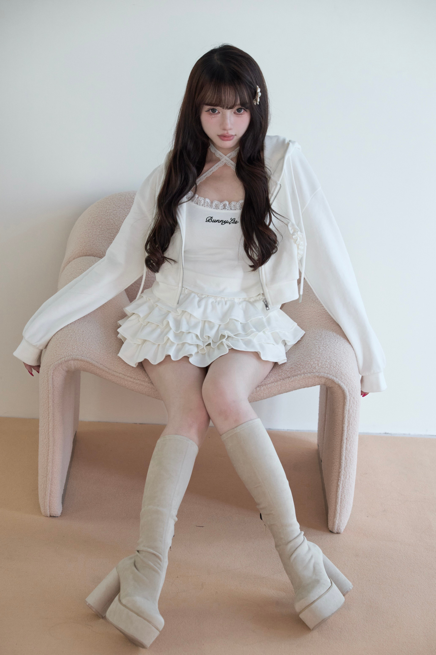 Hooded hoodie + camisole + ruffled skirt