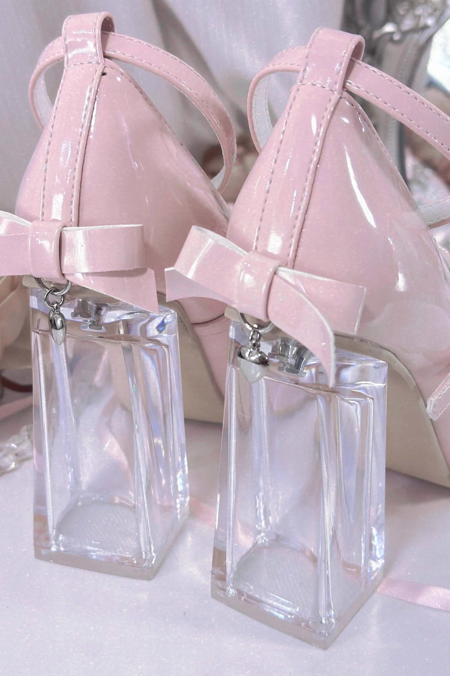 ラブバックルクリスタルヒールシューズ