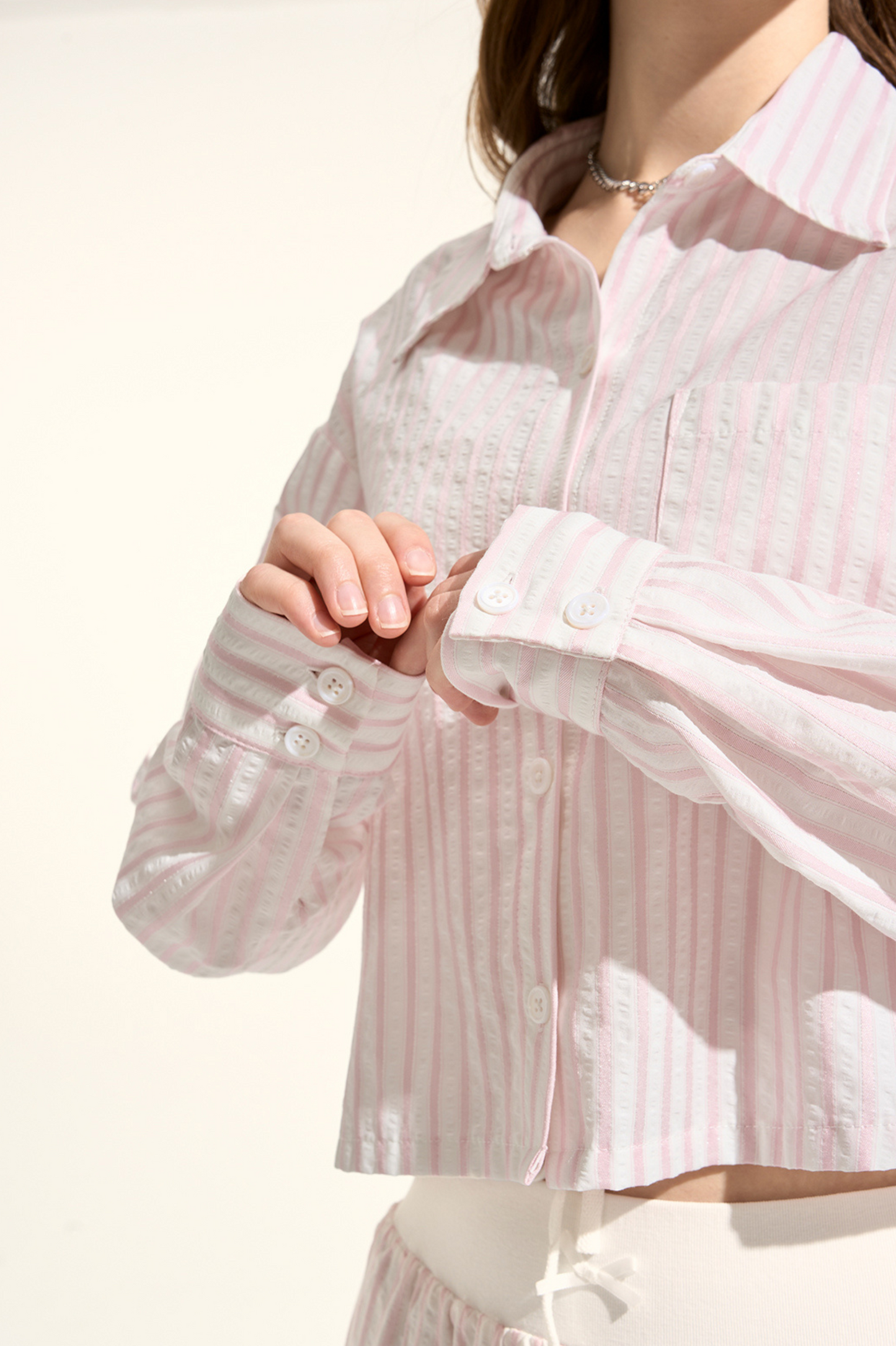 ストライプシャツ+ルーズパンツ+バンドゥ