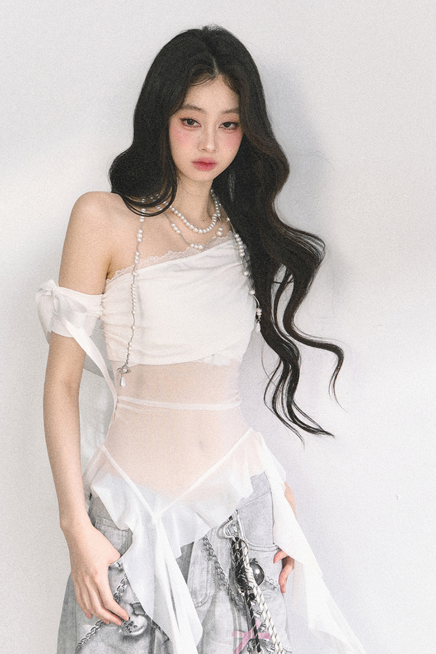 シアーオフショルダートップス