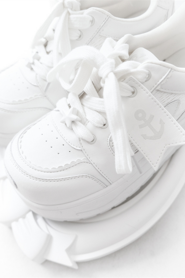 タグデザイン厚底シューズ