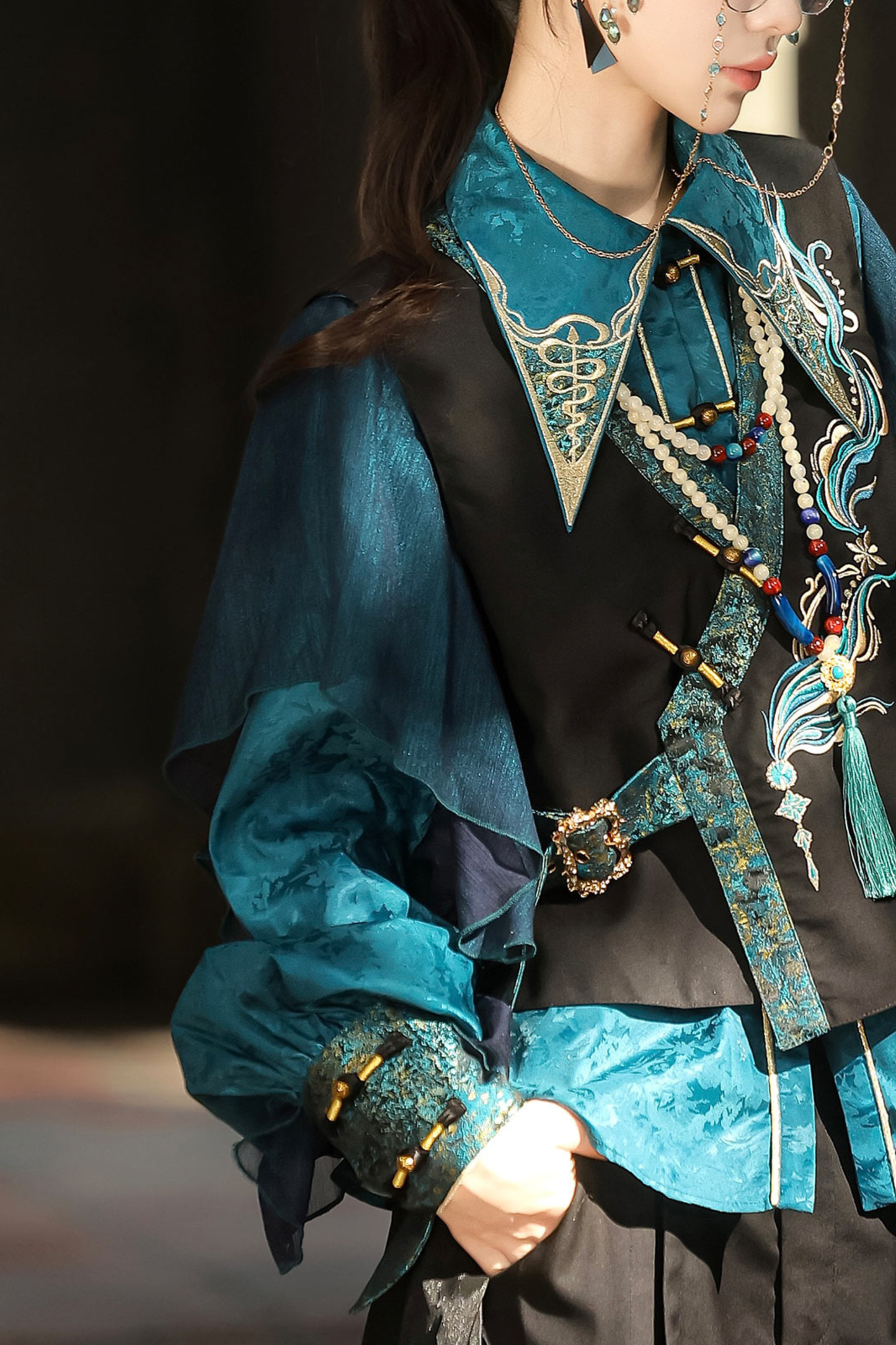 Ruan china top + vest + wide-leg pants + necklace