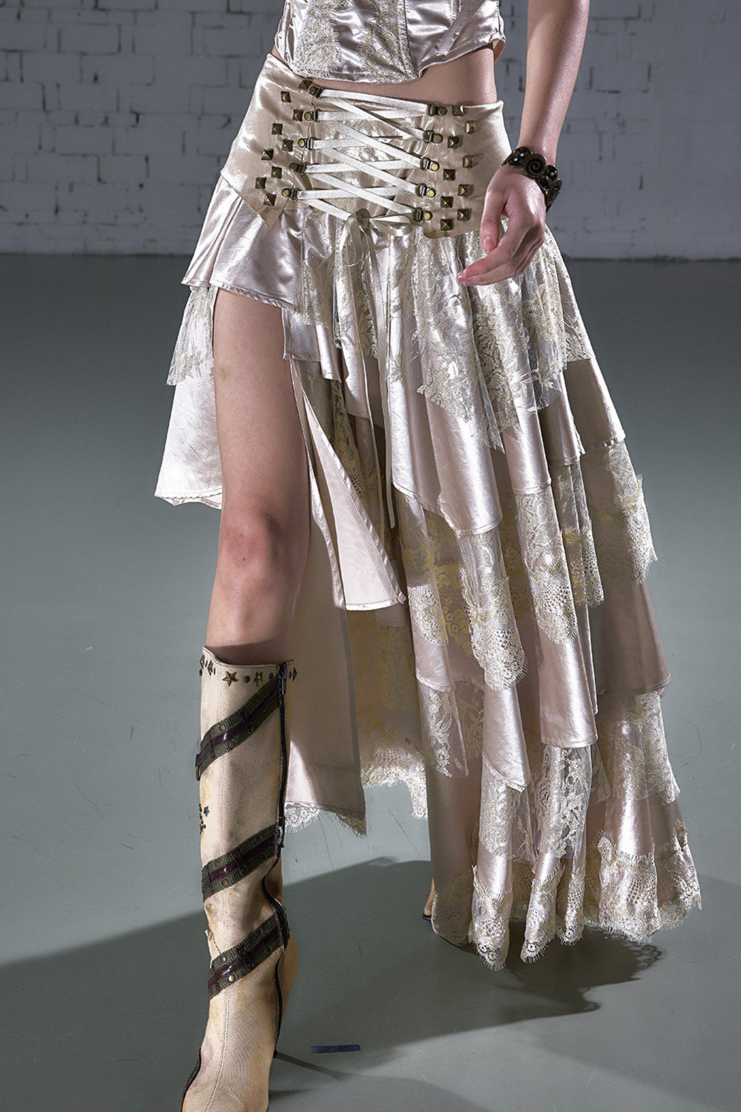 Mittelalterliches Spitzen-Patchwork-Rock