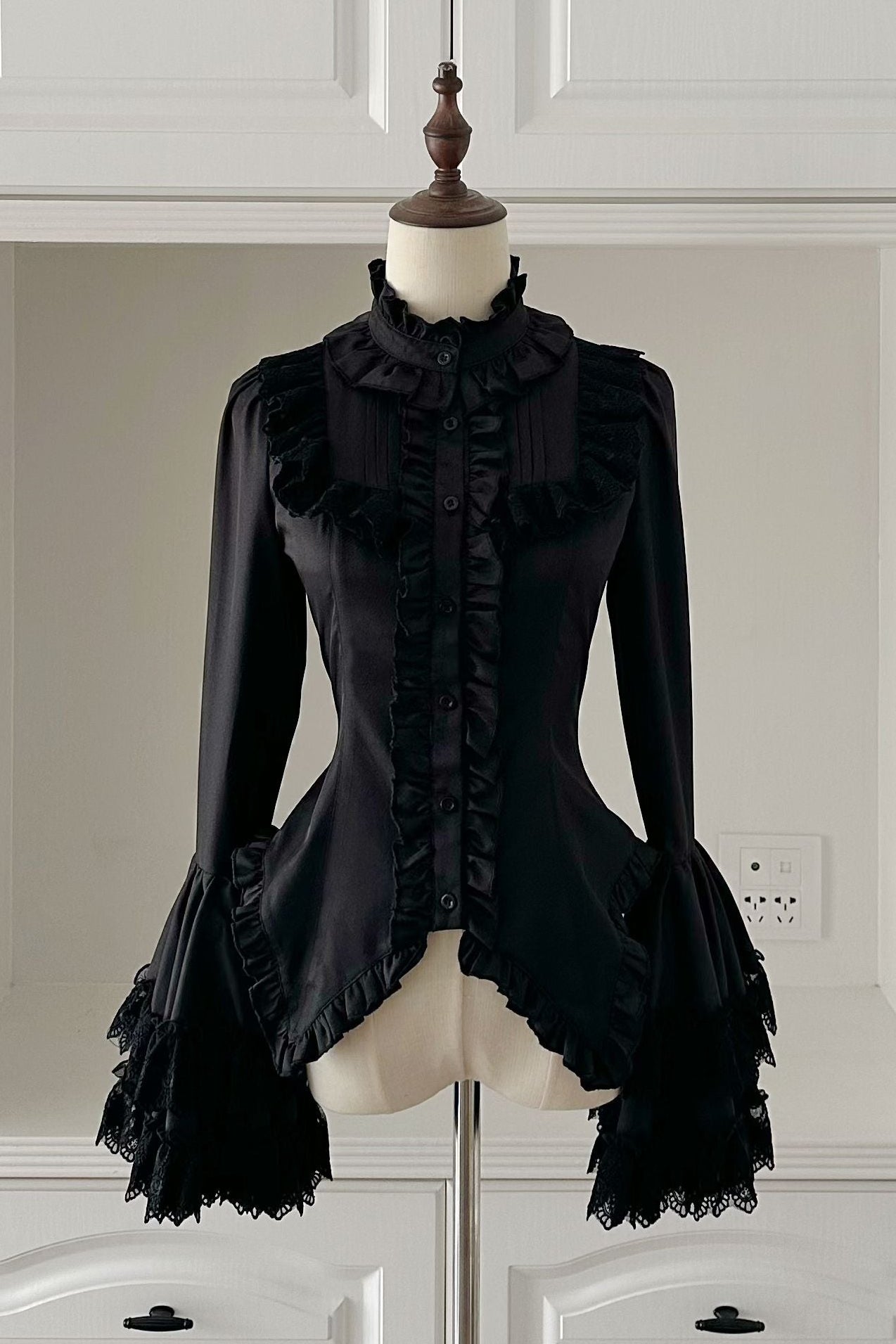 【12月6日予約締切】クロスノクターンホワイトブラック姫袖フリルシャツ