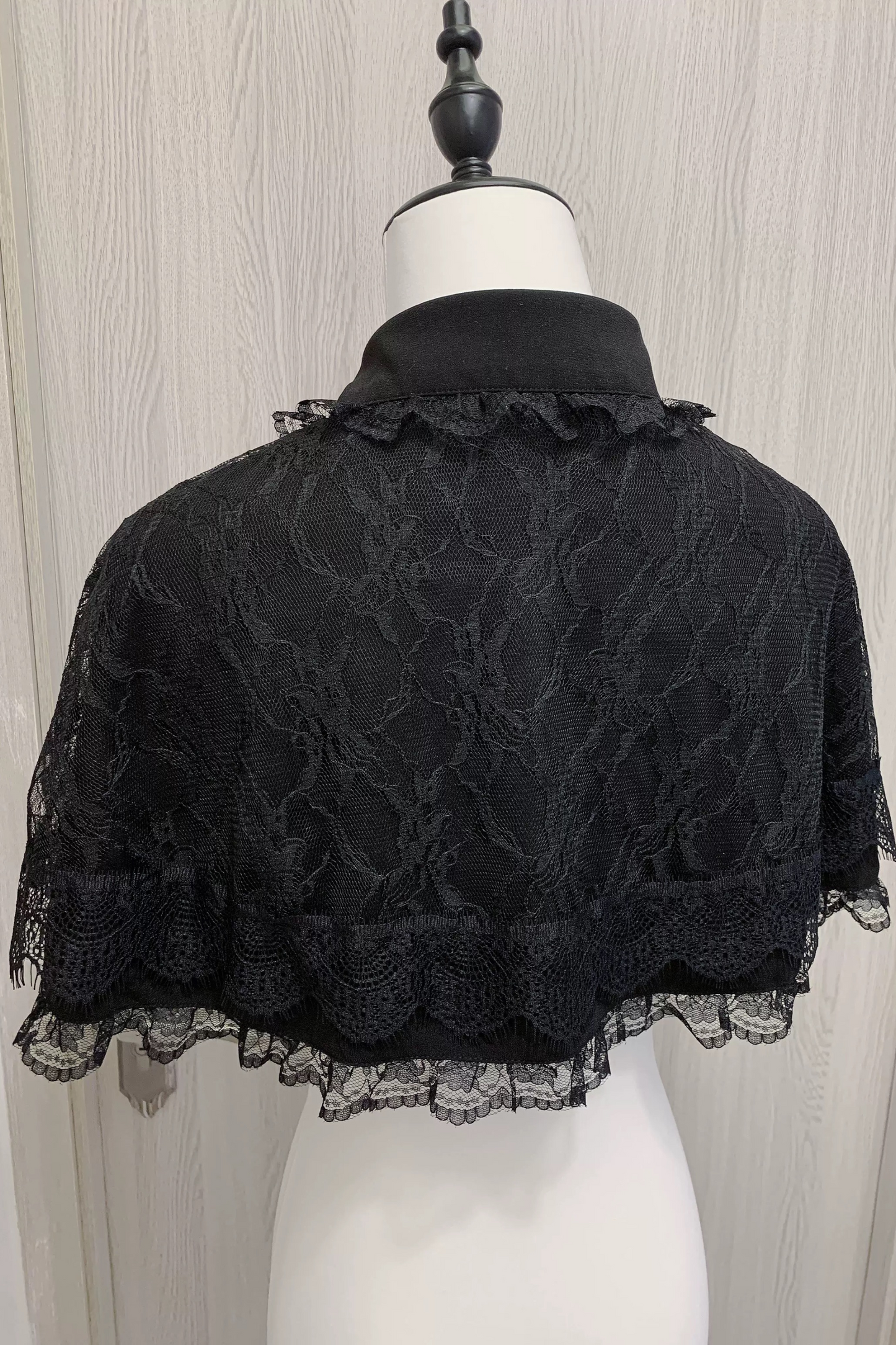 Mine lace gothic shortcape