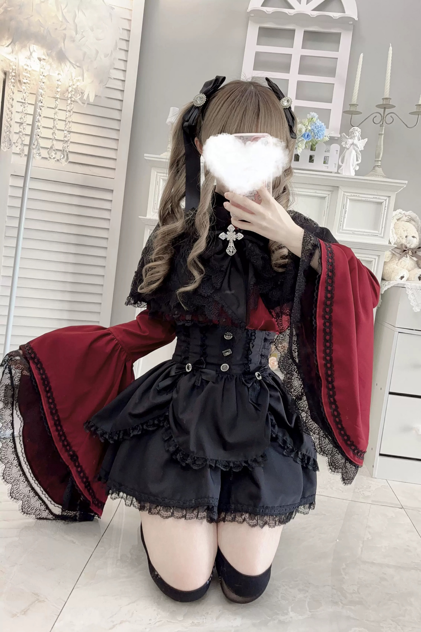 Mine lace gothic shortcape