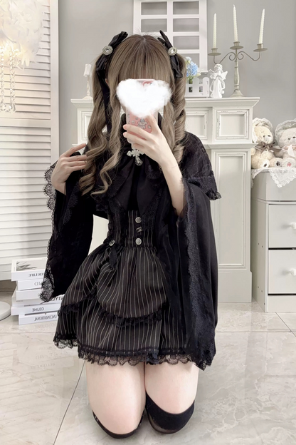 Mine lace gothic shortcape