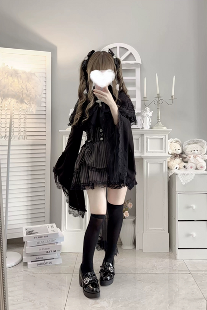 Mine lace gothic shortcape