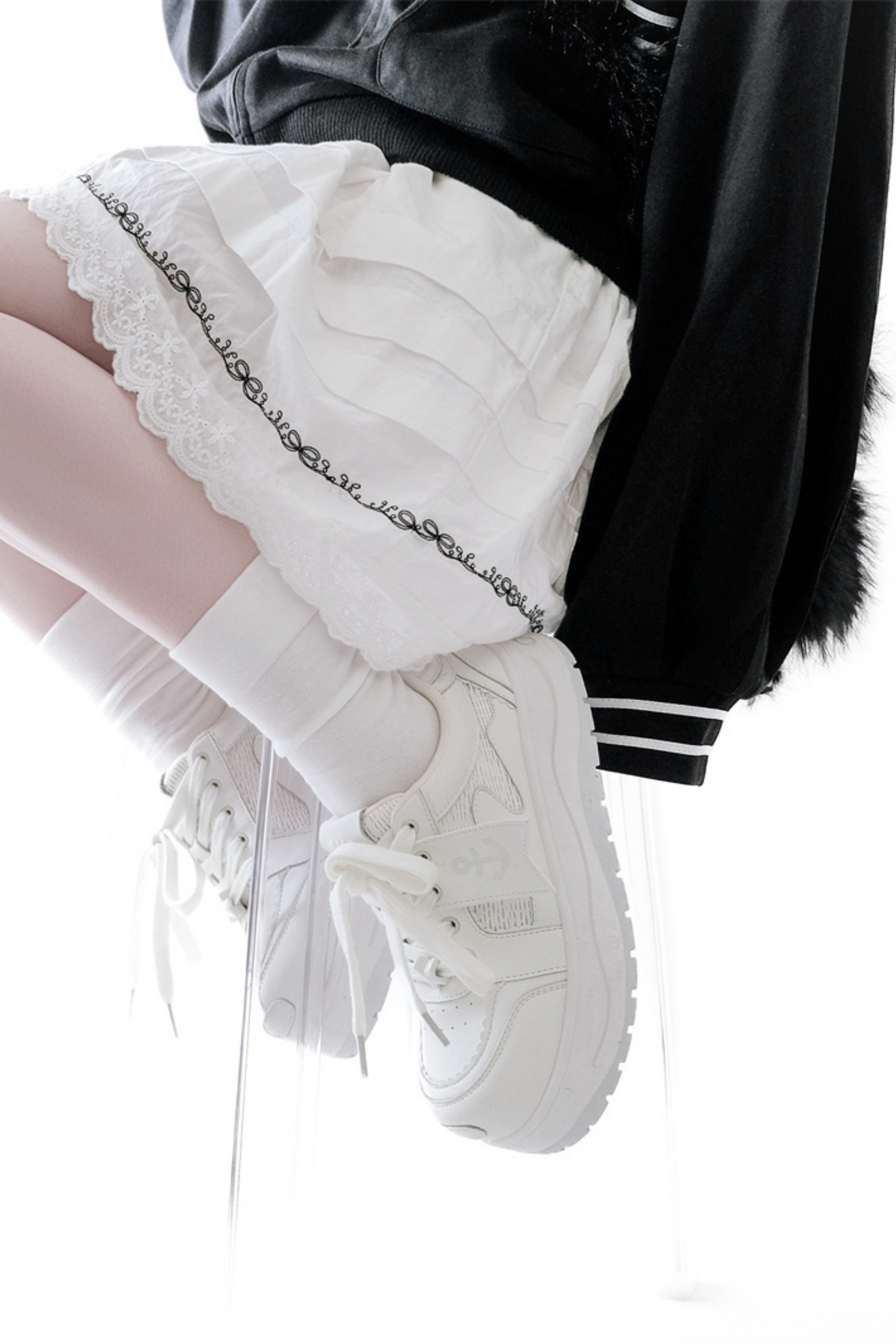 タグデザイン厚底シューズ