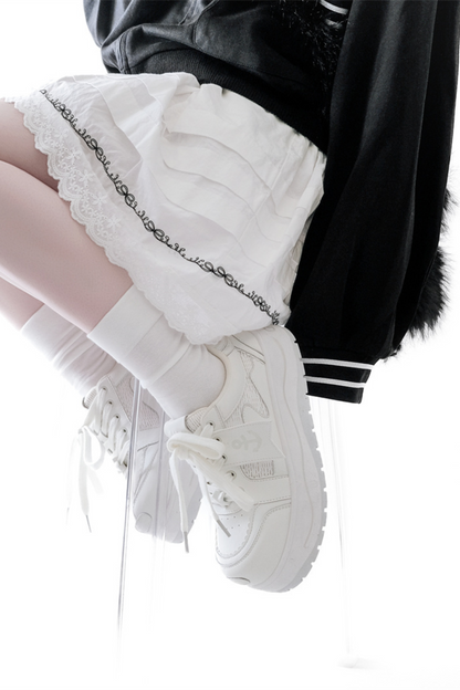 タグデザイン厚底シューズ