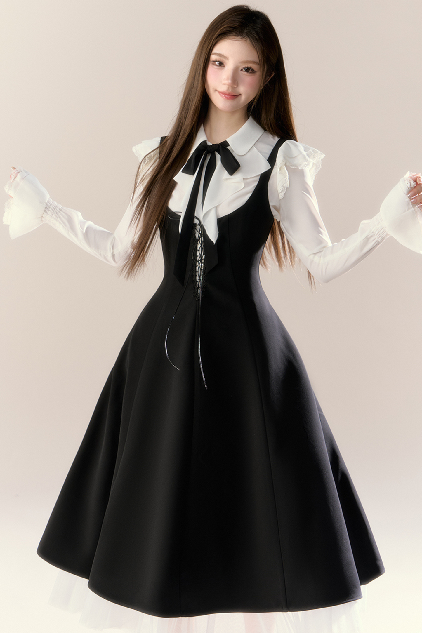 フレンチブラウス+サスペンダースカート