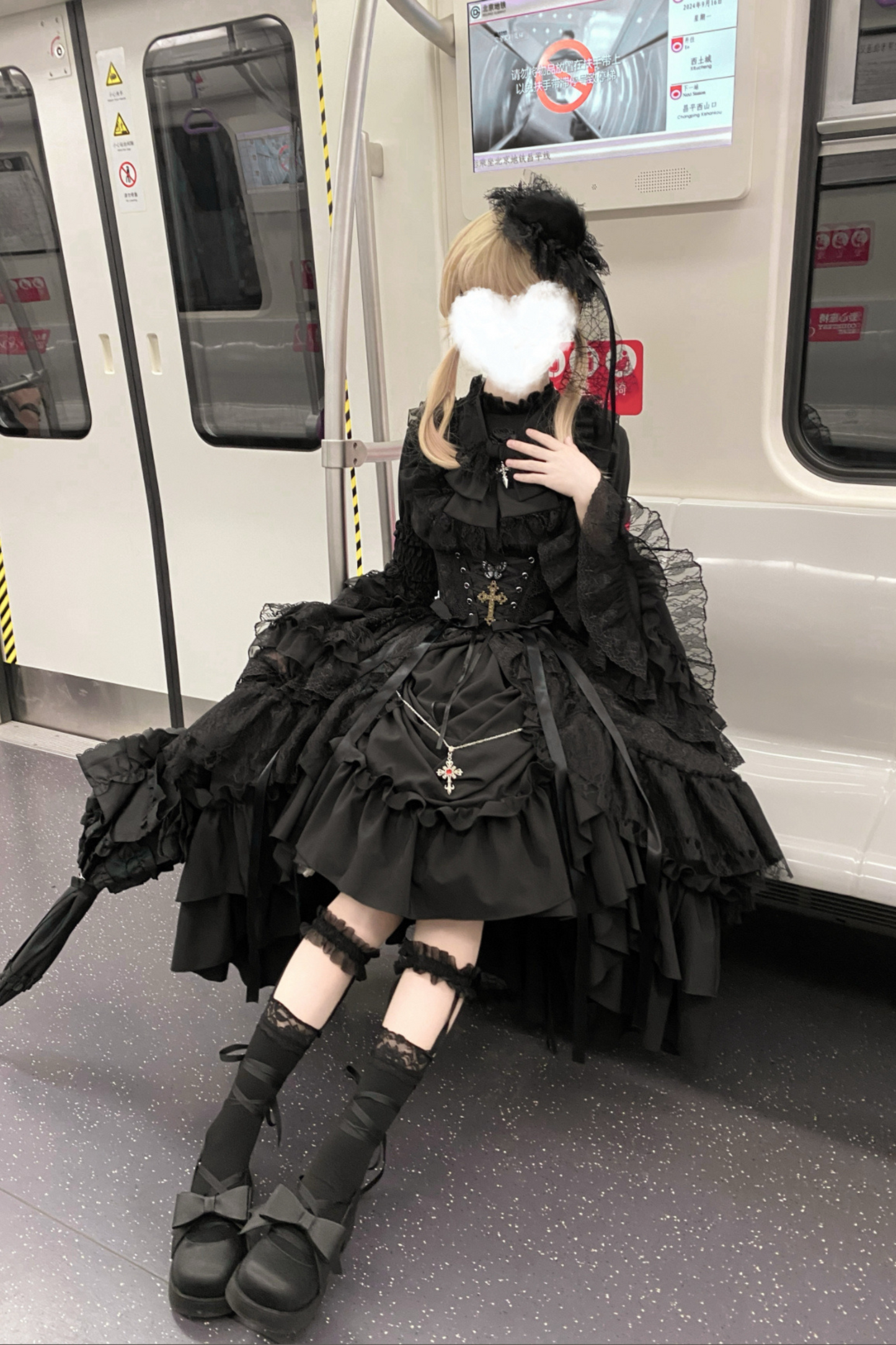 ゴシックスーパーゴージャスジスリーブロリータシャツ+フリルスカート+ハット