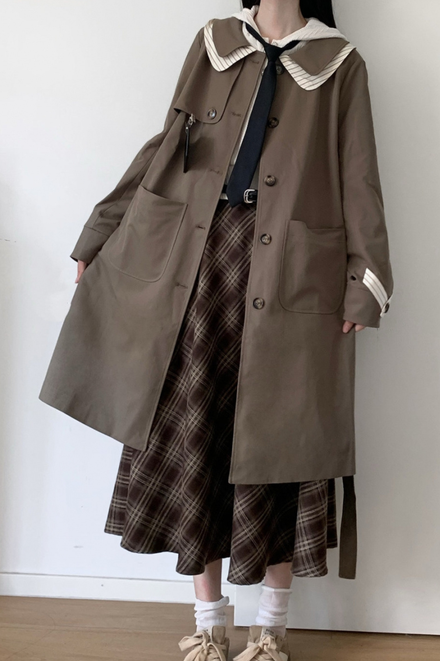 メープルトレンチコート+フードトップス+チェックスカート+シャツドレス