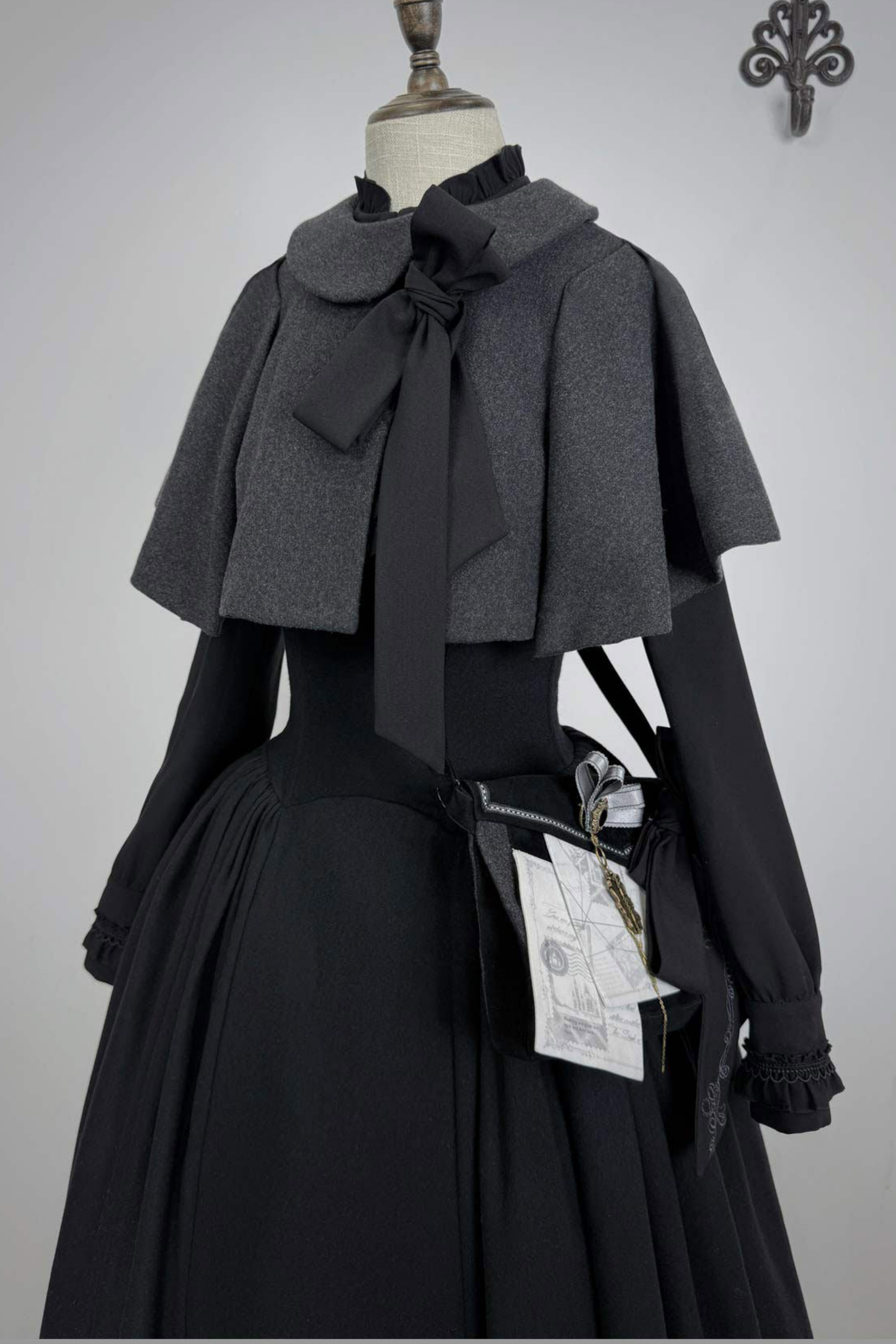 英國偵探蘿莉塔外套+披肩+裙子+襯衫+包+胸針+帽子+貝雷帽+項鍊