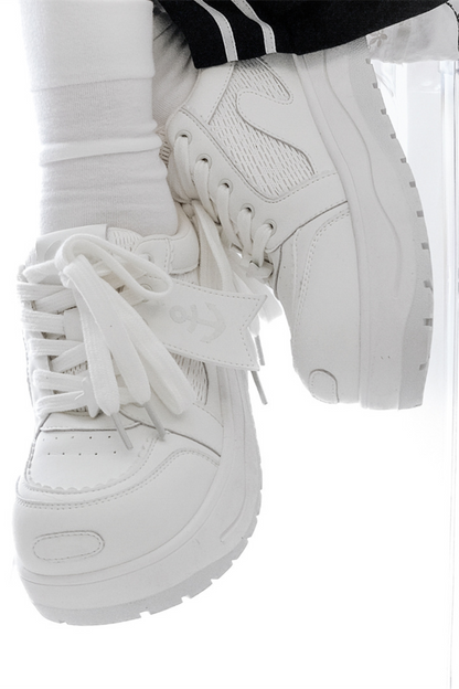 タグデザイン厚底シューズ