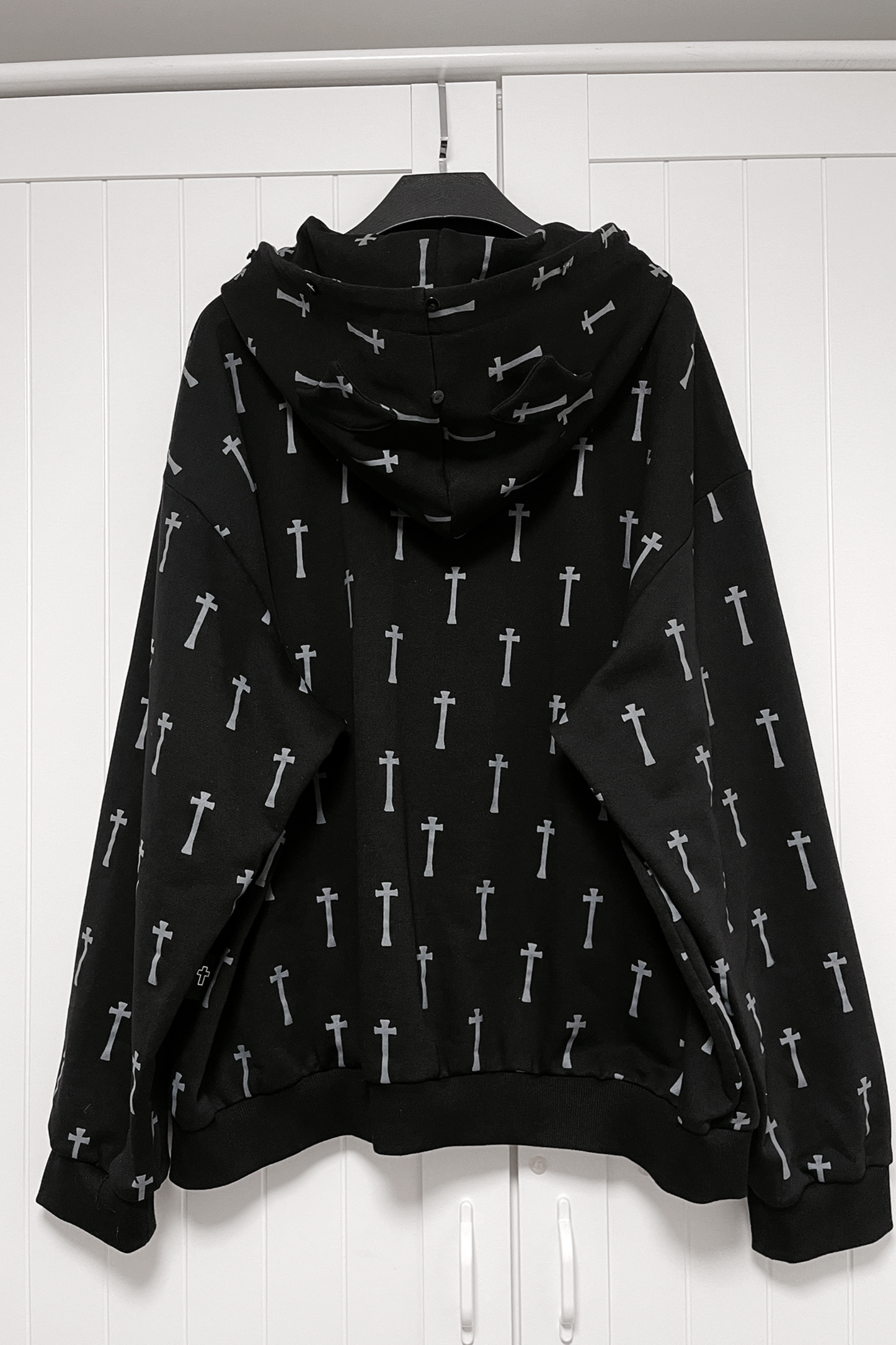 クロスファーフードパーカー