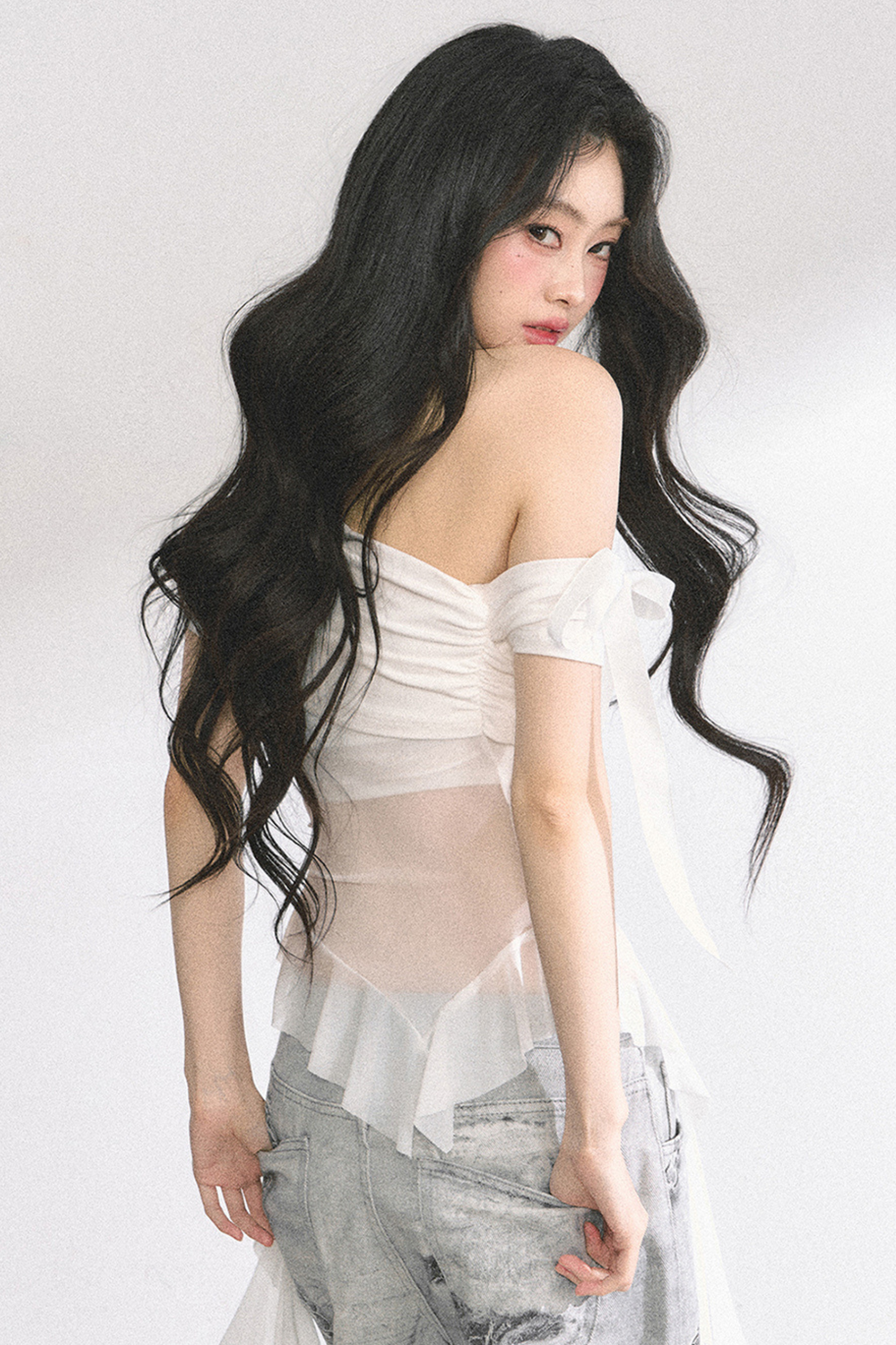 シアーオフショルダートップス