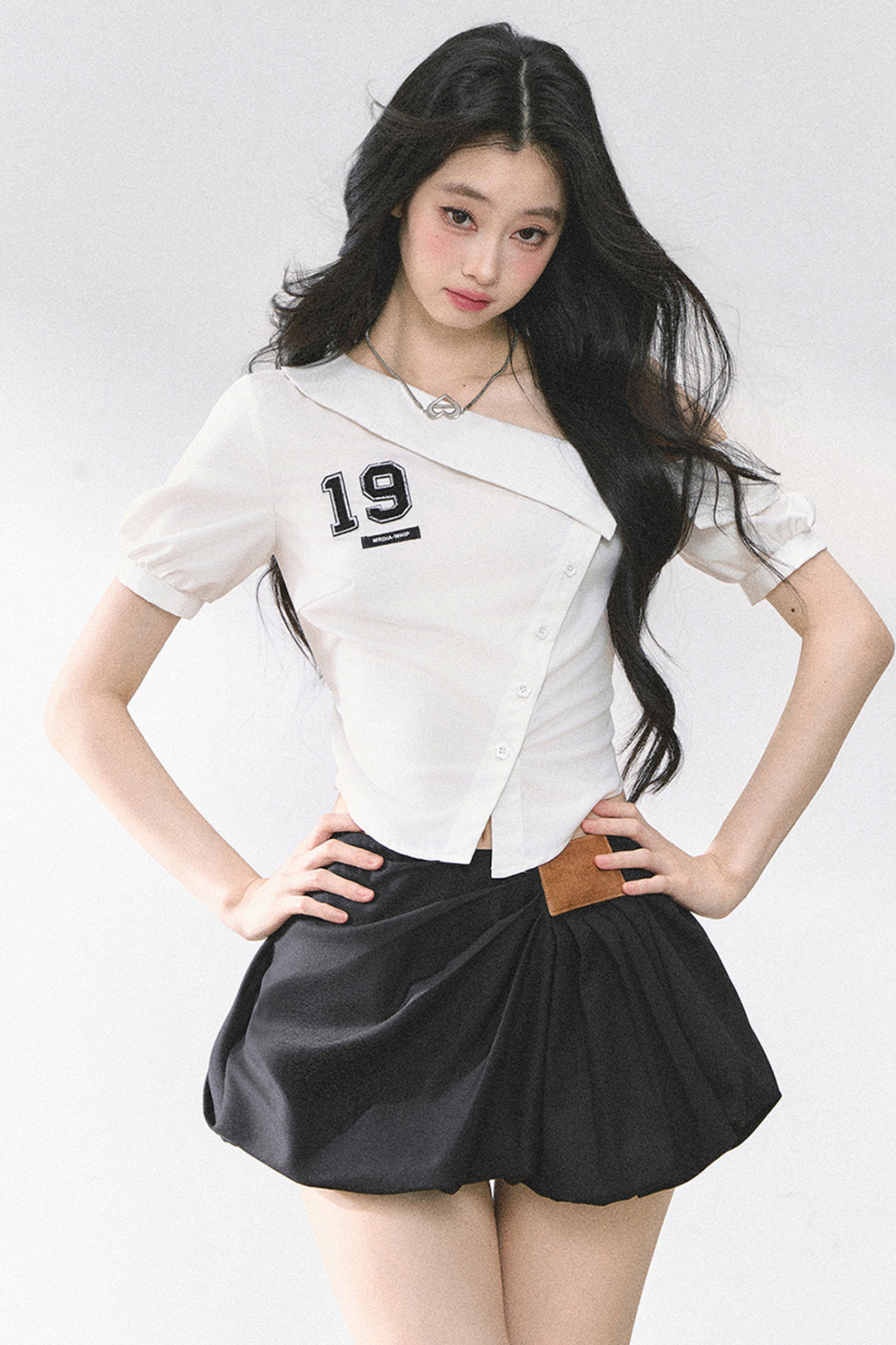 ワンショルダーロゴタイトトップス