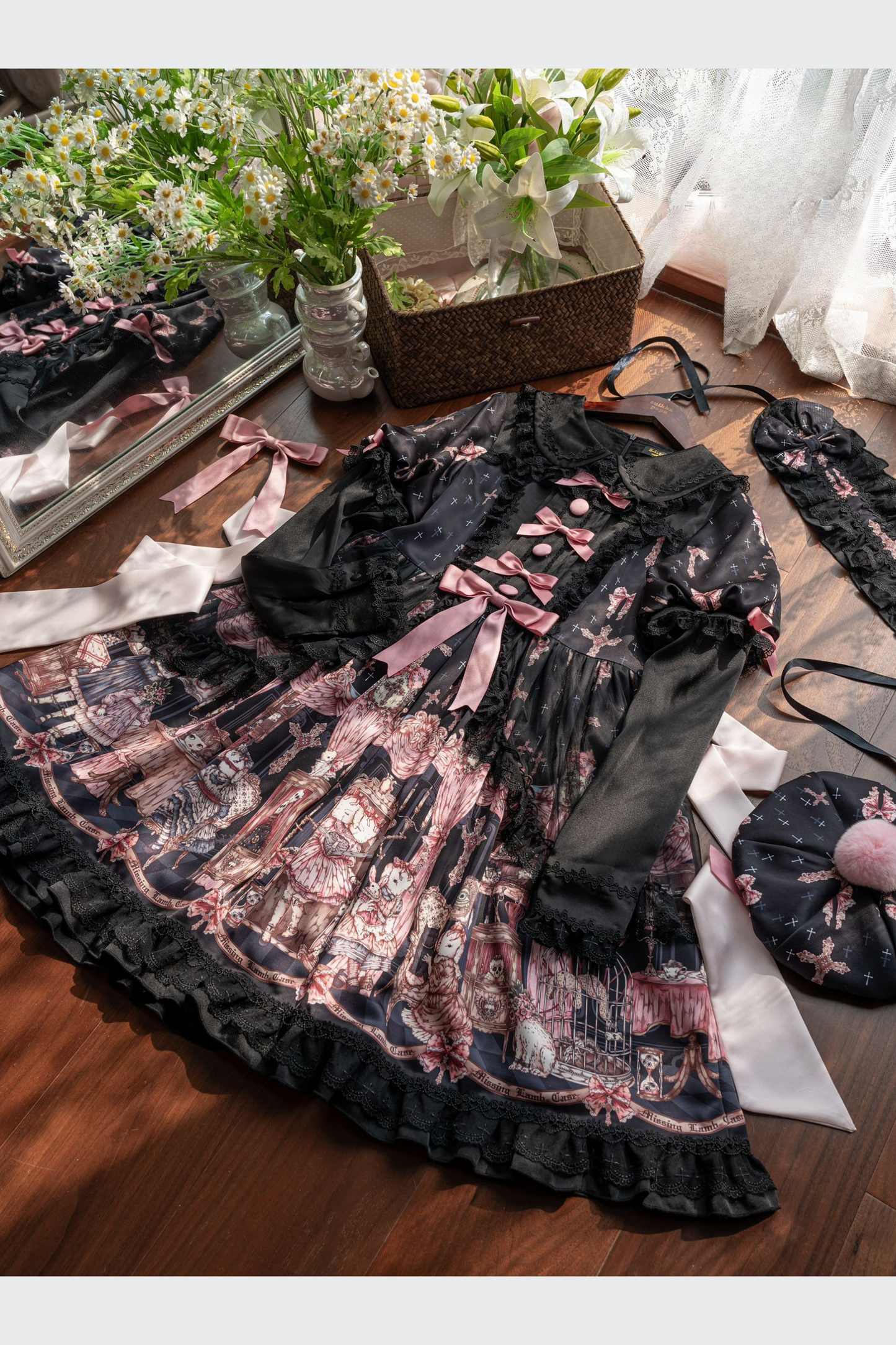 [Deadline for reservations: February 26] Sheep Labyrinth Print Dress